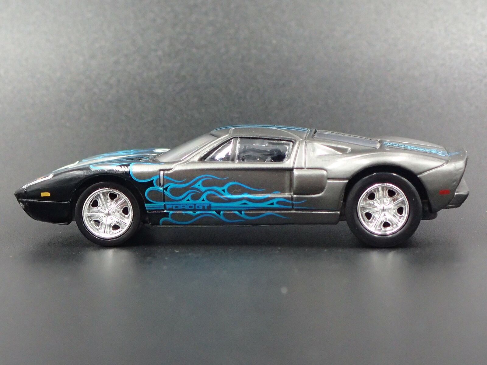 2005-2006 FORD GT RARE 1:64 SCALE LIMITED COLLECTIBLE DIORAMA DIECAST MODEL CAR