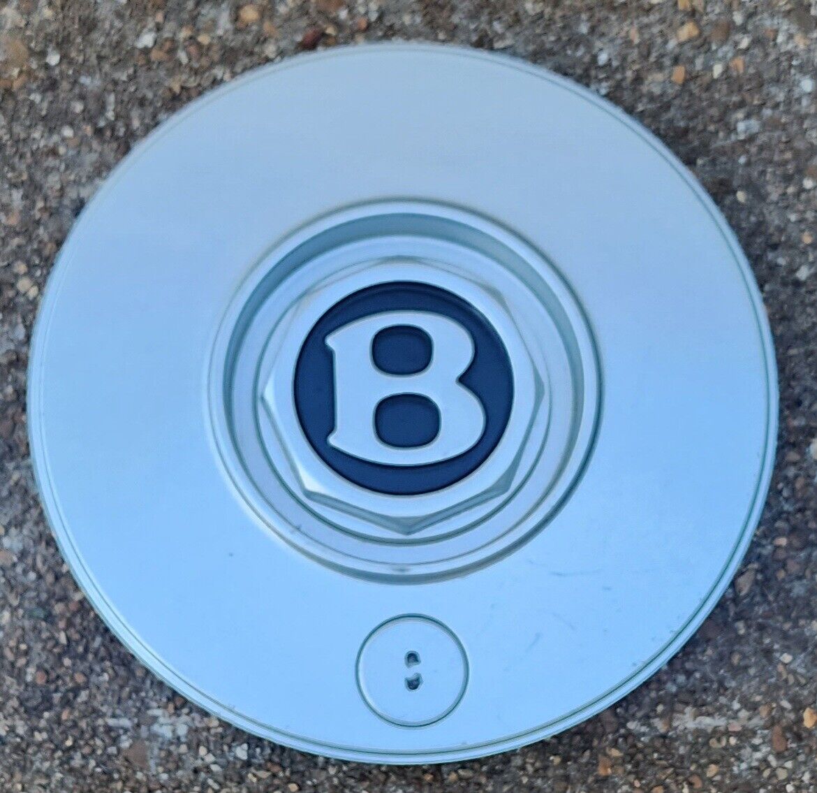(1) OEM Bentley Brooklands Turbo R Continental Center Cap Hubcap #0A p/n UR73148