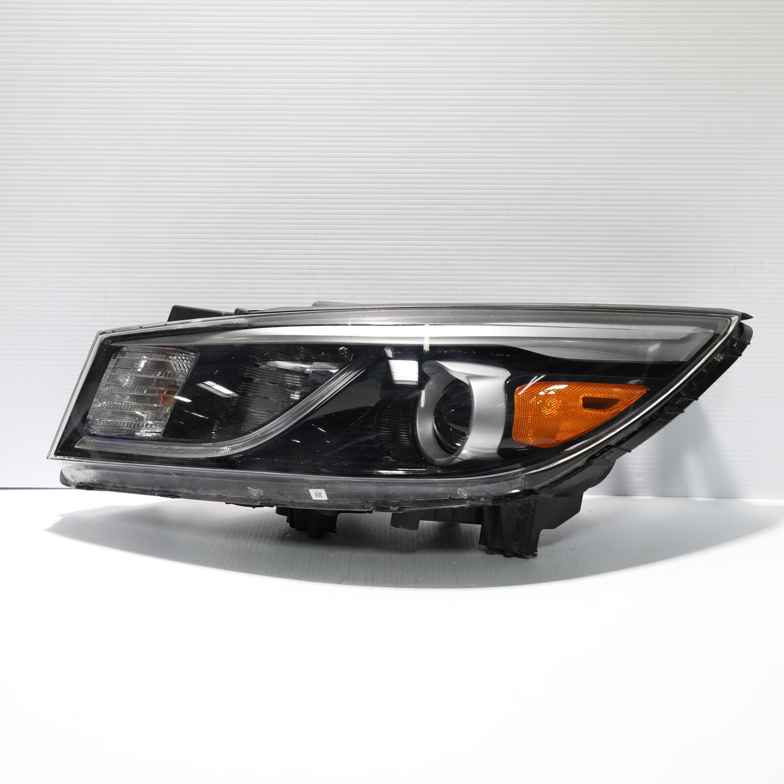 2015-2018 Kia Sedona Left Driver Side Headlight Assembly OEM 92101A9110