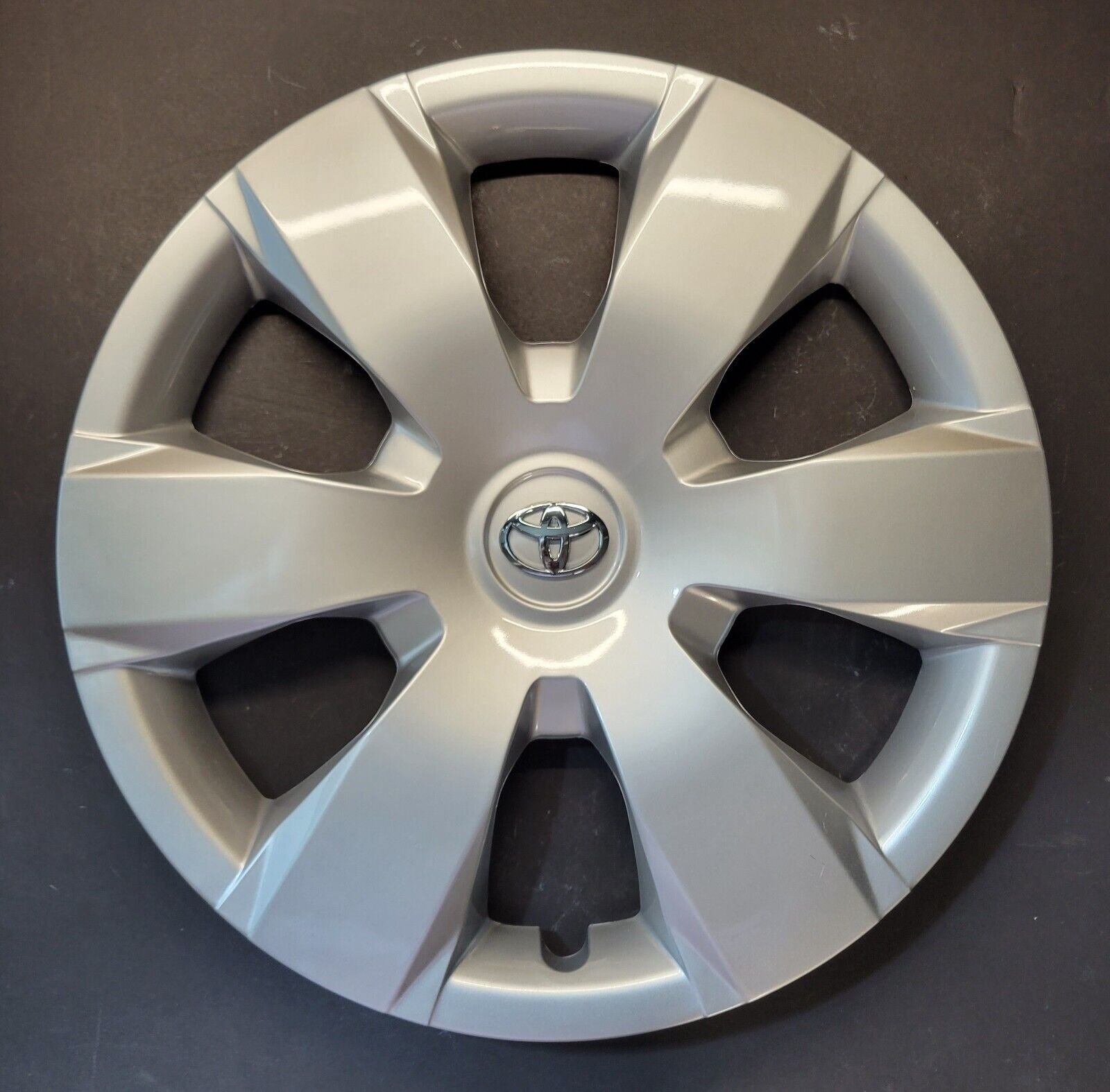One Wheel Cover Hubcap 2007-2011 Toyota Camry 16\