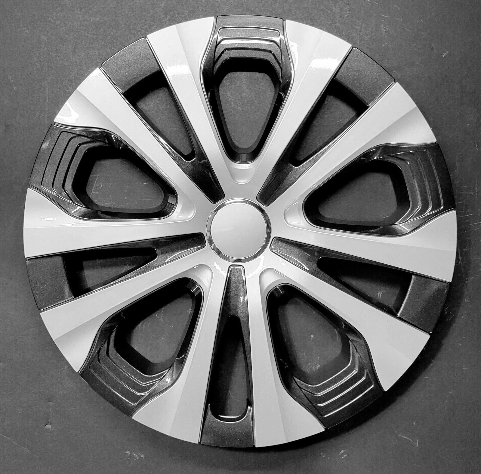 One New Wheel Cover Hubcap Fits 2019-2022 Toyota Prius L/LE/XLE Silver/Charcoal