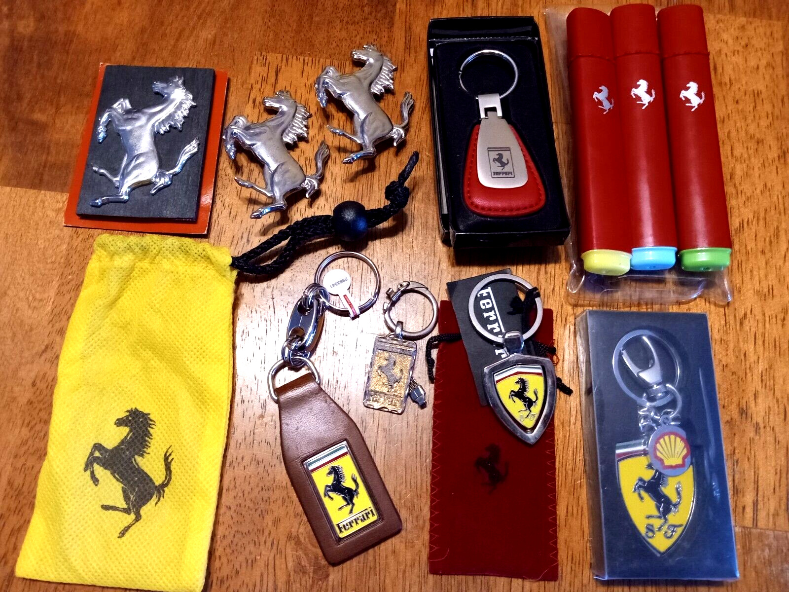 Ferrari keychains_Gold 1960s 1970s Keychain_Emblems_Shell_Official_Christmas