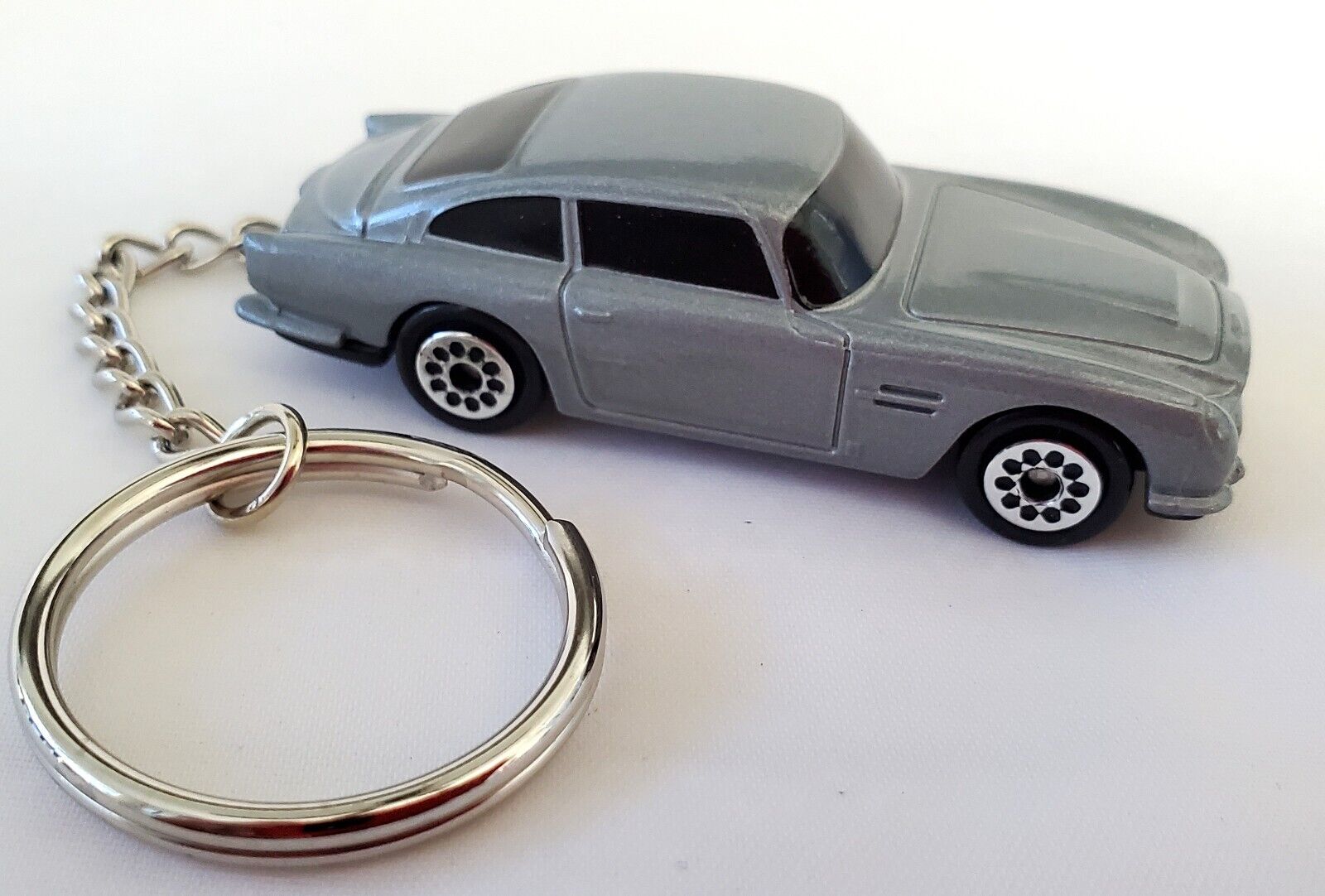 Keychain Aston Martin DB5 Silver James Bond 007 Goldfinger Rare Key Chain