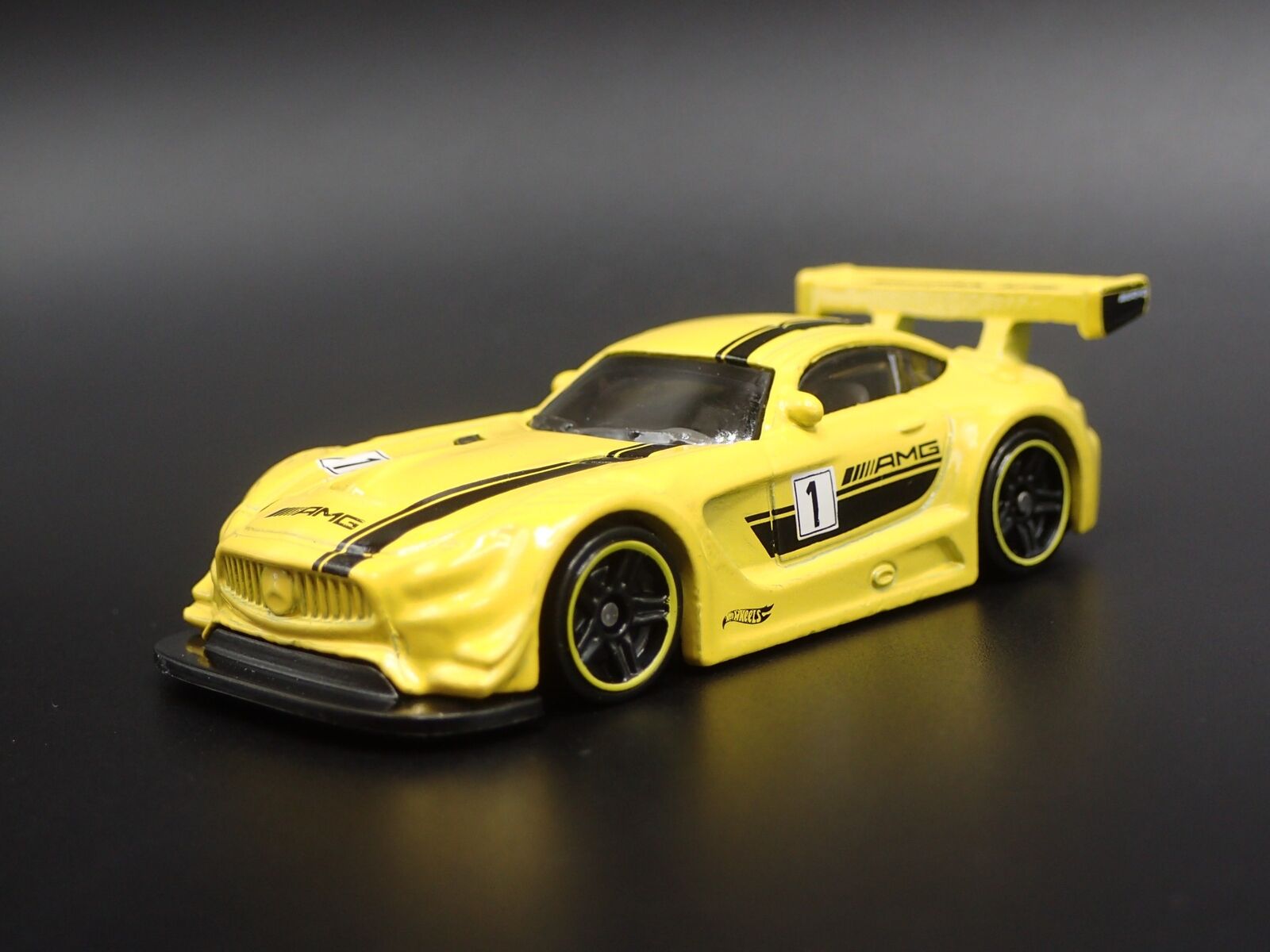 2016 16 MERCEDES-BENZ AMG GT3 1:64 SCALE COLLECTIBLE DIORAMA DIECAST relisted