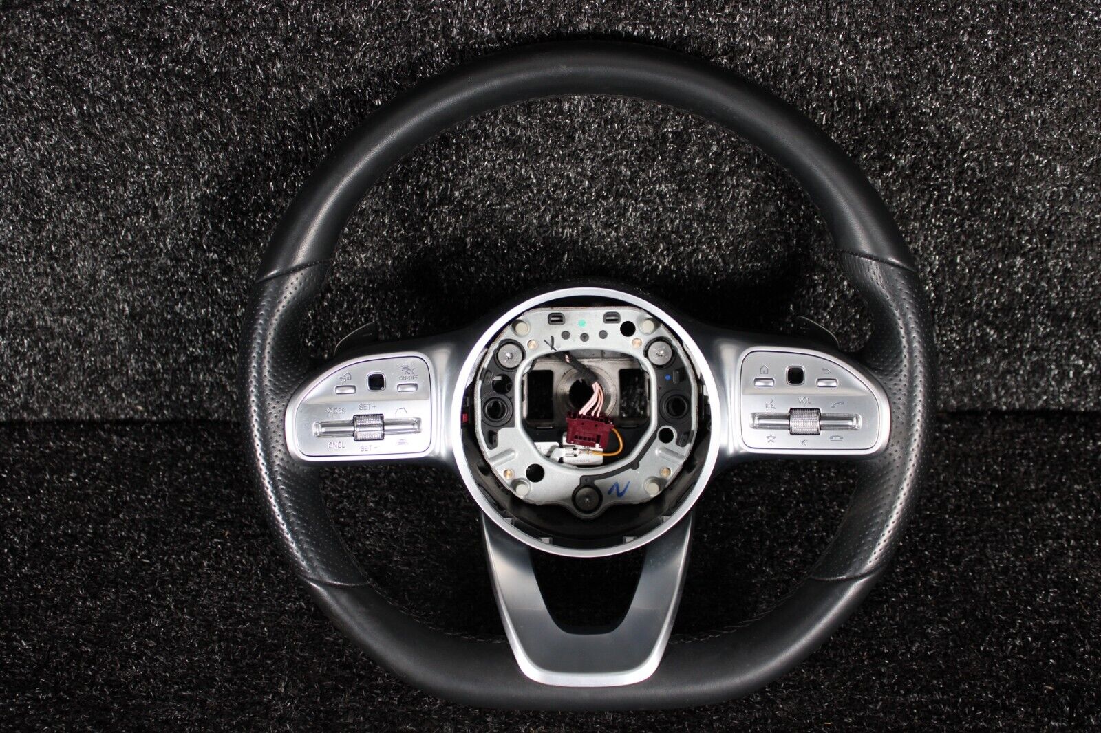 Mercedes E CLS Clas  Steering Wheel Sport Black OEM 19 20 A0004604302 9E38