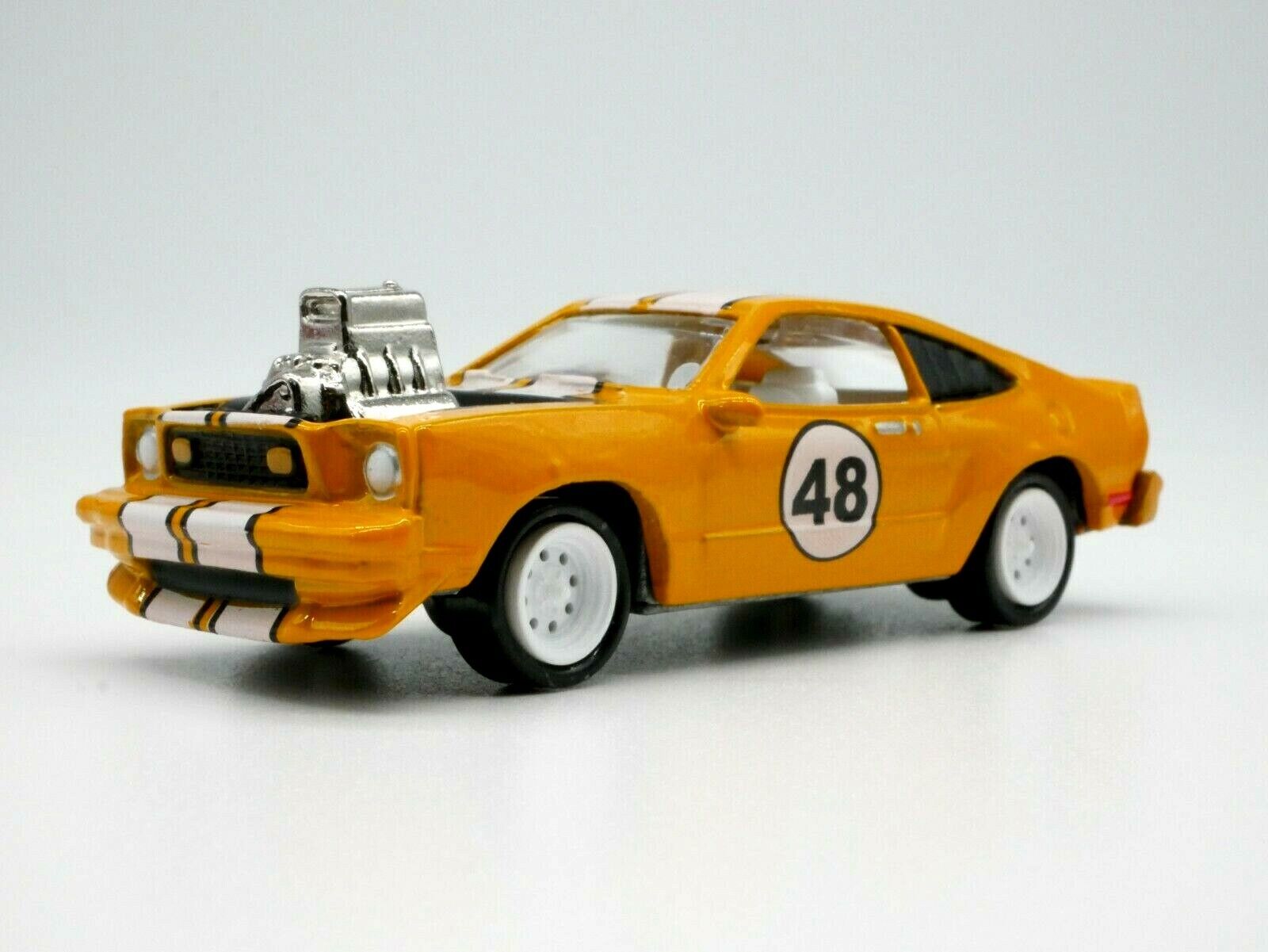 1976 Ford Mustang Cobra 1/64 DIECAST COLLECTOR   Car Racing Car Yellow / White