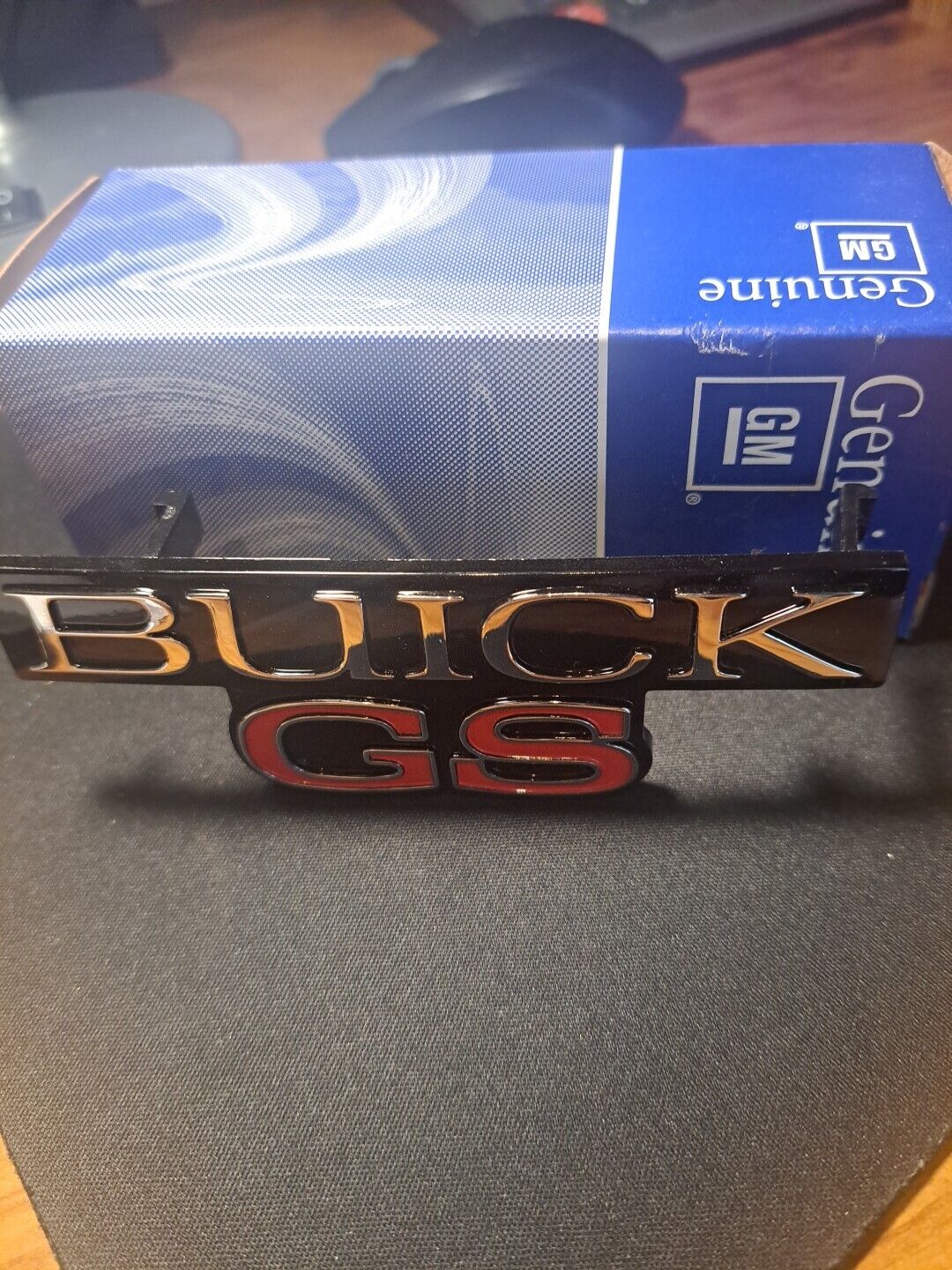 GM#10156875 NOS Buick Regal GS Grille Emblem