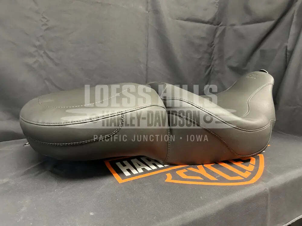 MUSTANG One-Piece 2-Up Ultra Touring Seat 0801-0456 / 76033