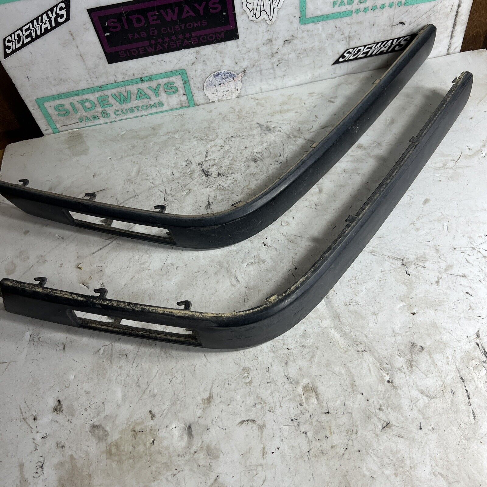 88-95 BMW E34 Front Bumper Side Trim Strips Left & Right Pair Moulding