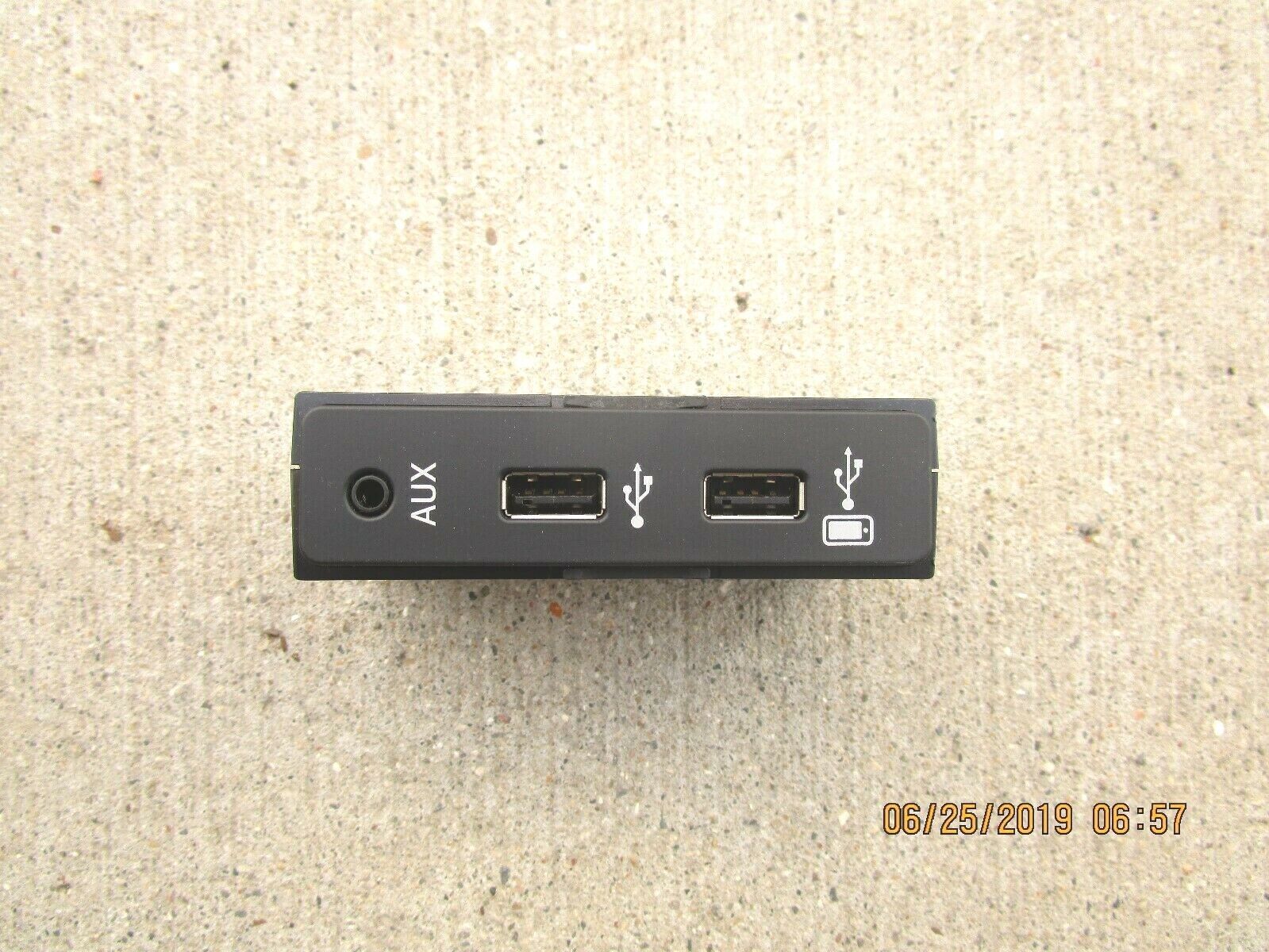 16 17 AUDI TTS QUATTRO 2.0T 2D COUPE CENTER CONSOLE AUXILIARY AUX USB ADAPTER