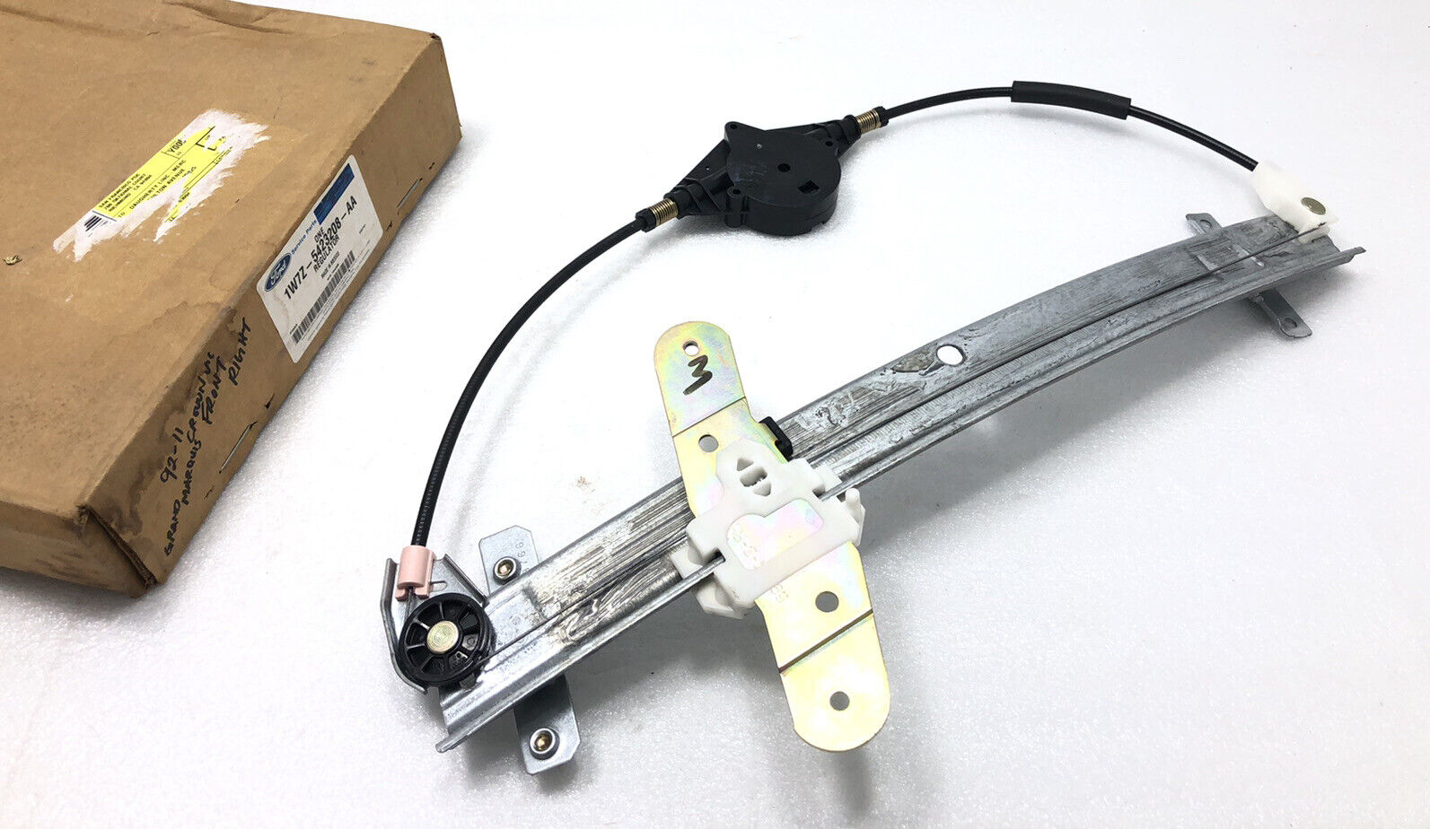 92-11 FORD CROWN VIC MERCURY GRAND MARQUIS FRONT RIGHT POWER WINDOW REGULATOR