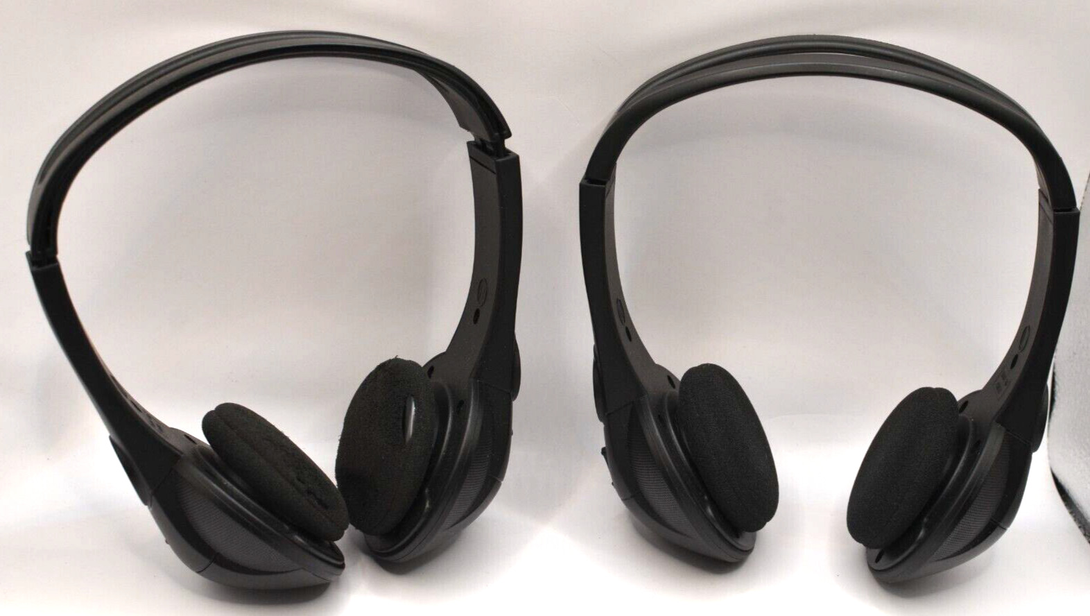NOS GM Wireless Headphones 2007-08 Equinox 2004-07  Malibu 2008-09 Aura 25795363