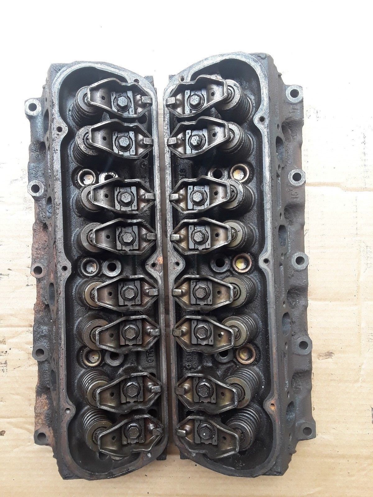 FORD GT40p HEADS WITH 4 BARS ON END GOOD CONDITION