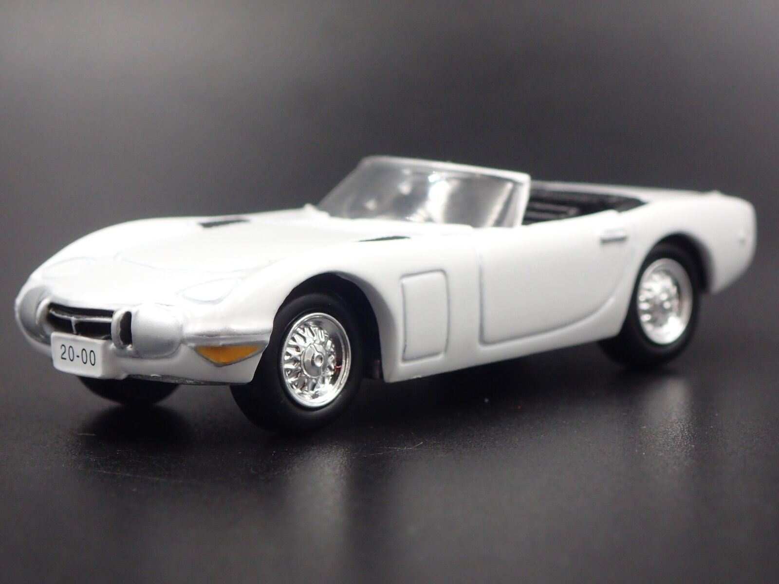 JAMES BOND 007 TOYOTA 2000GT ROADSTER 1:64 SCALE COLLECTIBLE DIECAST MODEL CAR
