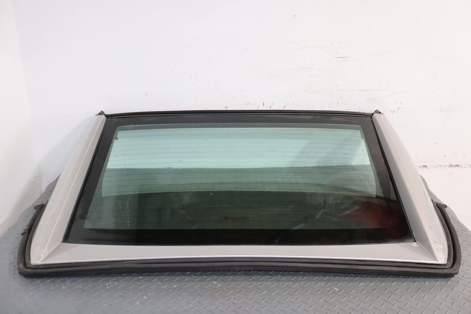 04-09 Cadillac XLR Back Window Glass Rear Roof Section (Light Platinum 67U)