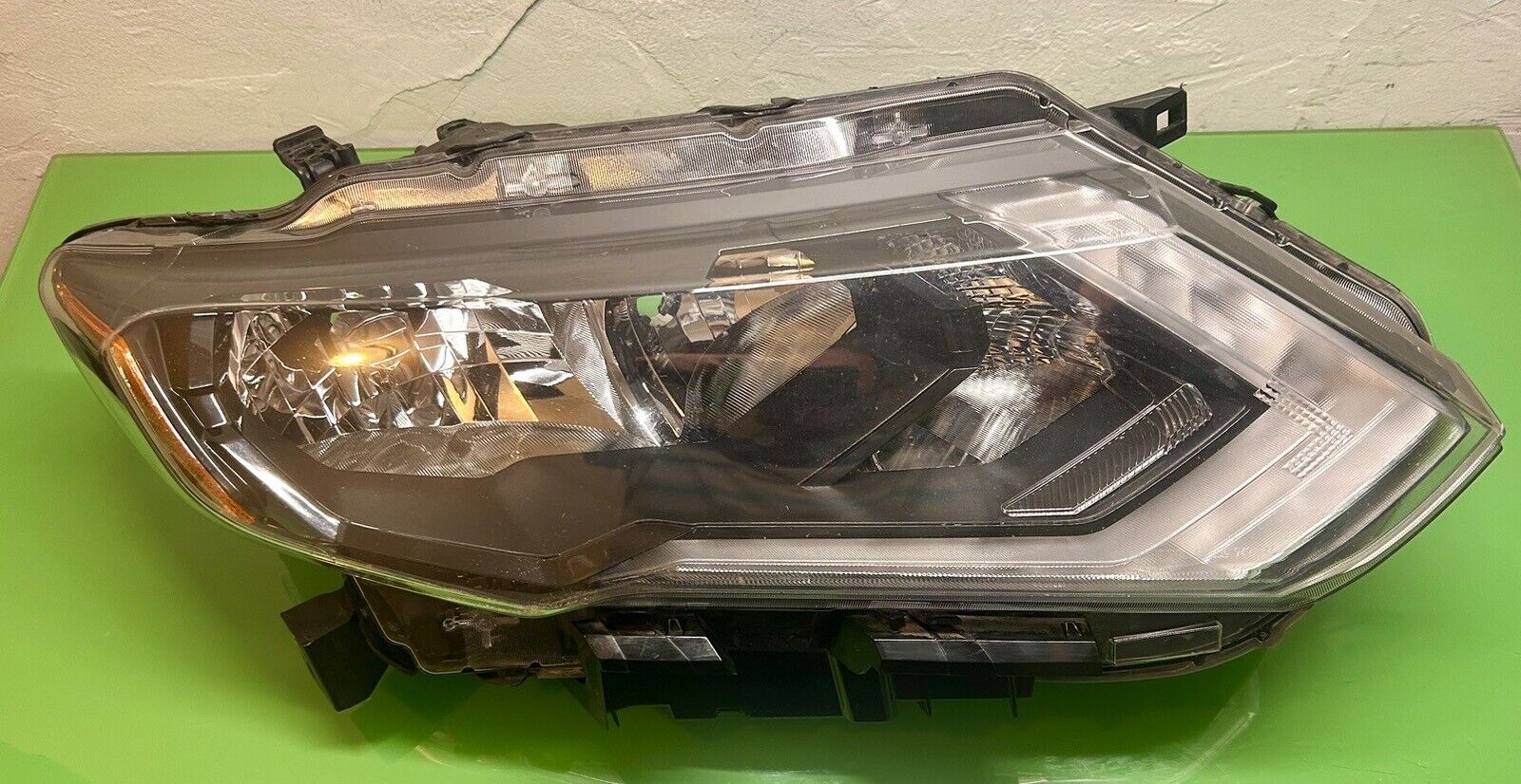2017-2020 Nissan Rogue Right Headlight LED Dual Projector OEM Almost Perfect
