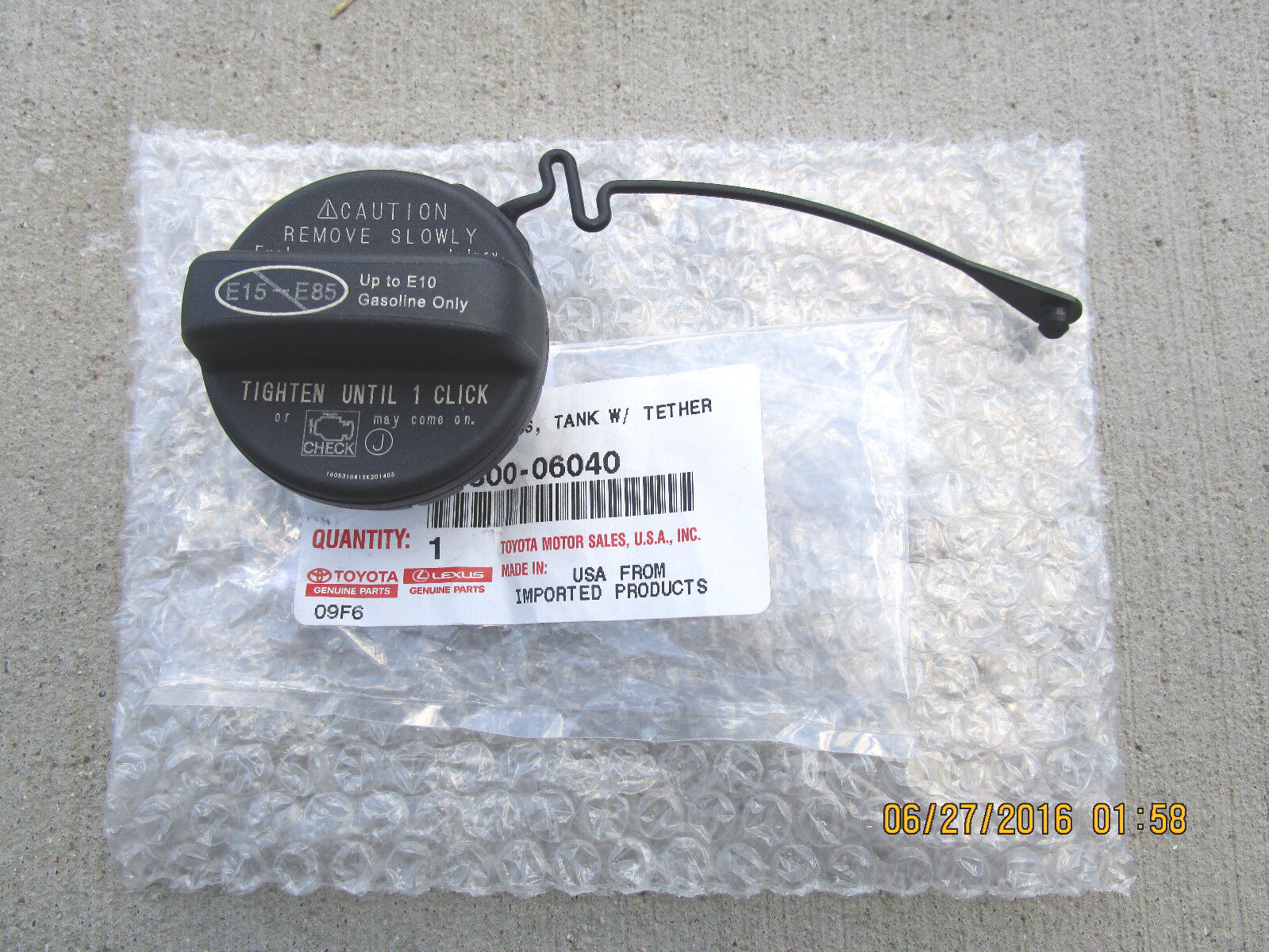 12 - 12 LEXUS LFA BASE 2D COUPE FUEL GAS TANK CAP ASSEMBLY WITH TETHER NEW