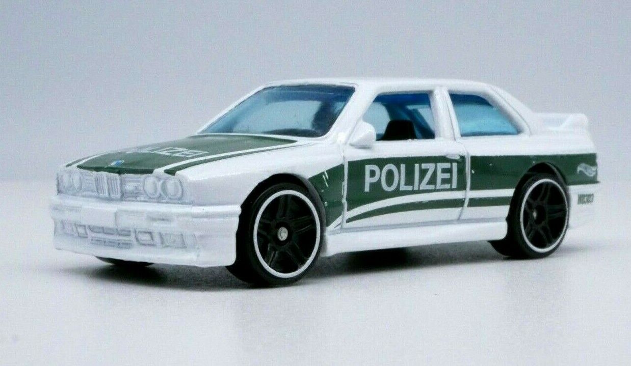 BMW M3  1:64 SCALE  DIECAST DIORAMAS  MODEL CAR