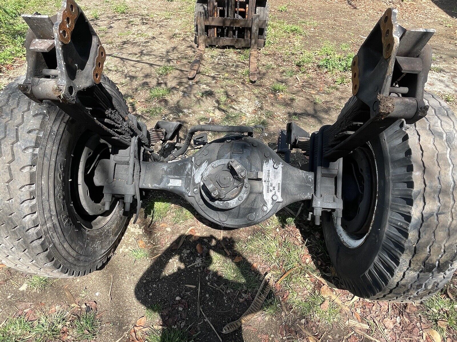 Ford F800 Rear And Front Axel Complete 