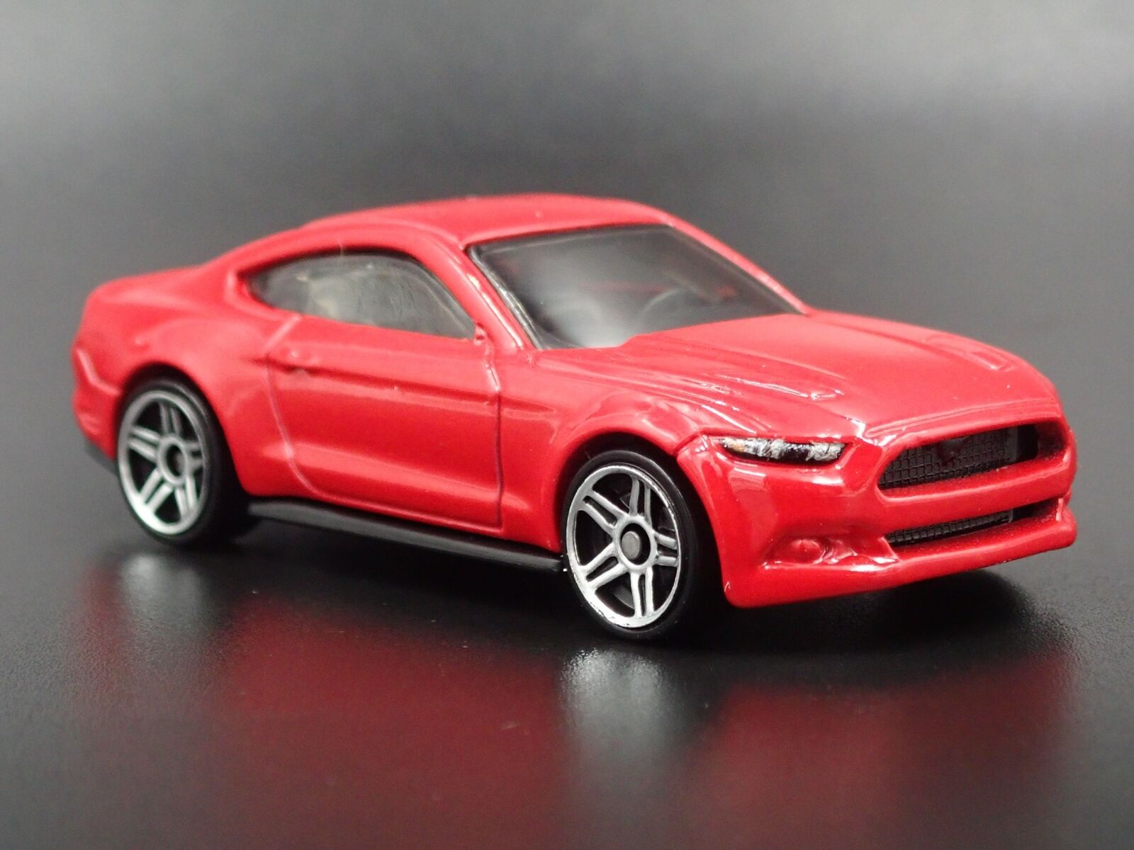 2015-2017 FORD MUSTANG GT RARE 1:64 SCALE COLLECTIBLE DIORAMA DIECAST MODEL CAR