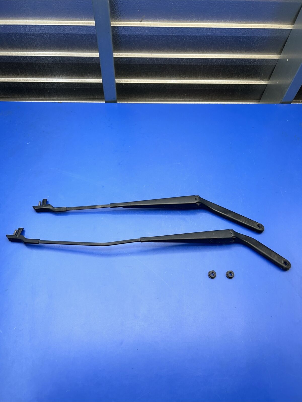 07-13 BMW E70 X5 FRONT RIGHT & LEFT WINDSHIELD WIPER ARM SET OEM