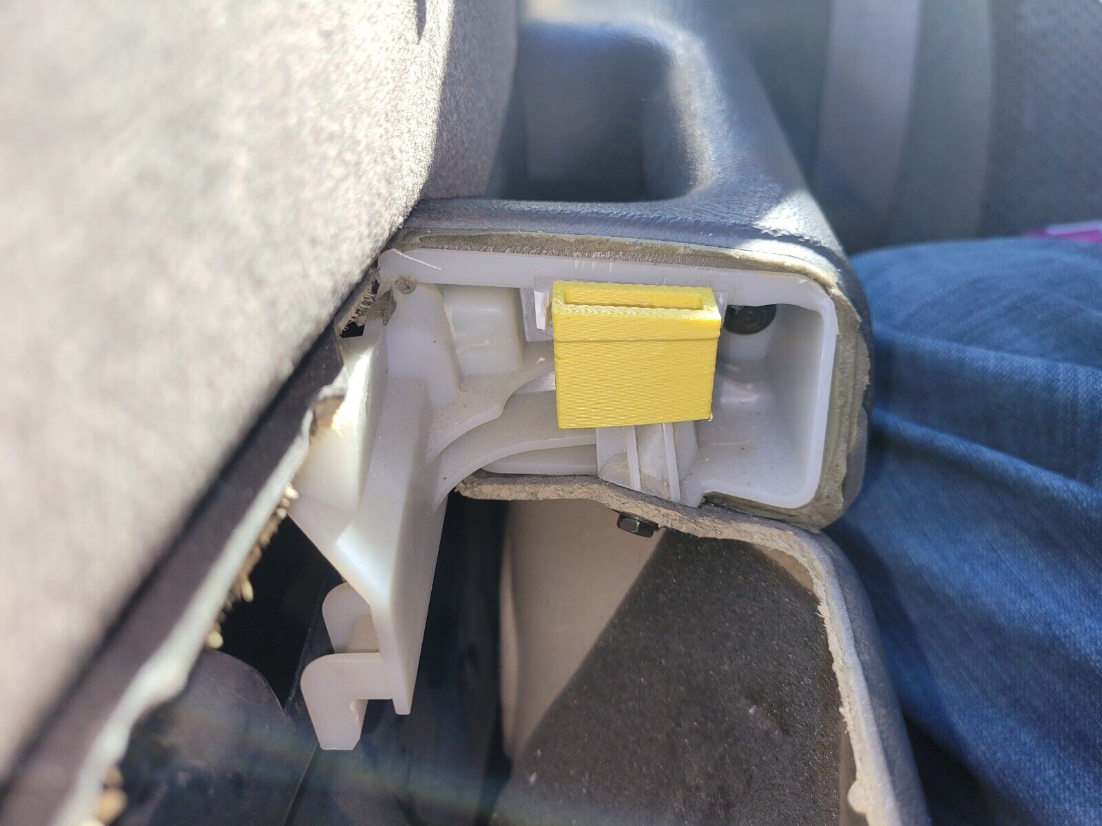 Arm Rest/Switch Panel Clip Repair Passenger front side