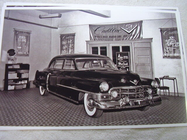 1952 CADILLAC ON SHOW ROOM FLOOR   11 X 17  PHOTO  PICTURE