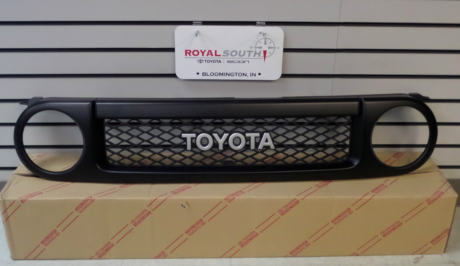 Toyota FJ Cruiser Special Edition Black Painted Grille Genuine OEM OE