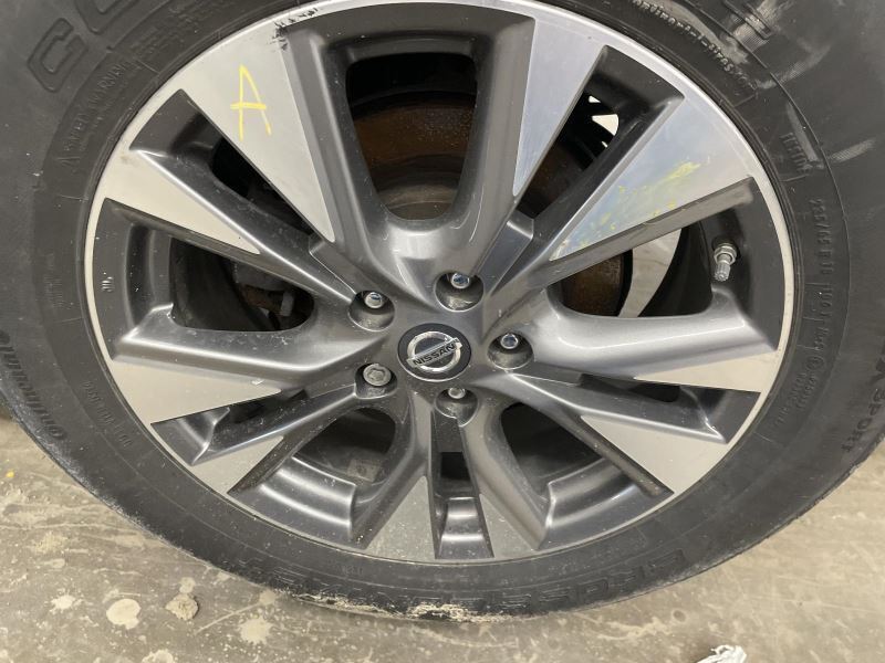 Wheel 18x7-1/2 Alloy Machined Face Painted Pockets Fits 15-18 MURANO 875865