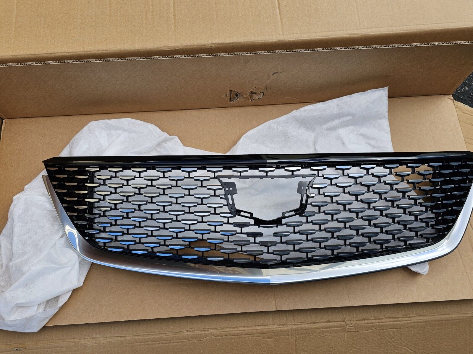 2020-2023 84934970 Cadillac CT5 luxury grille New OEM GM