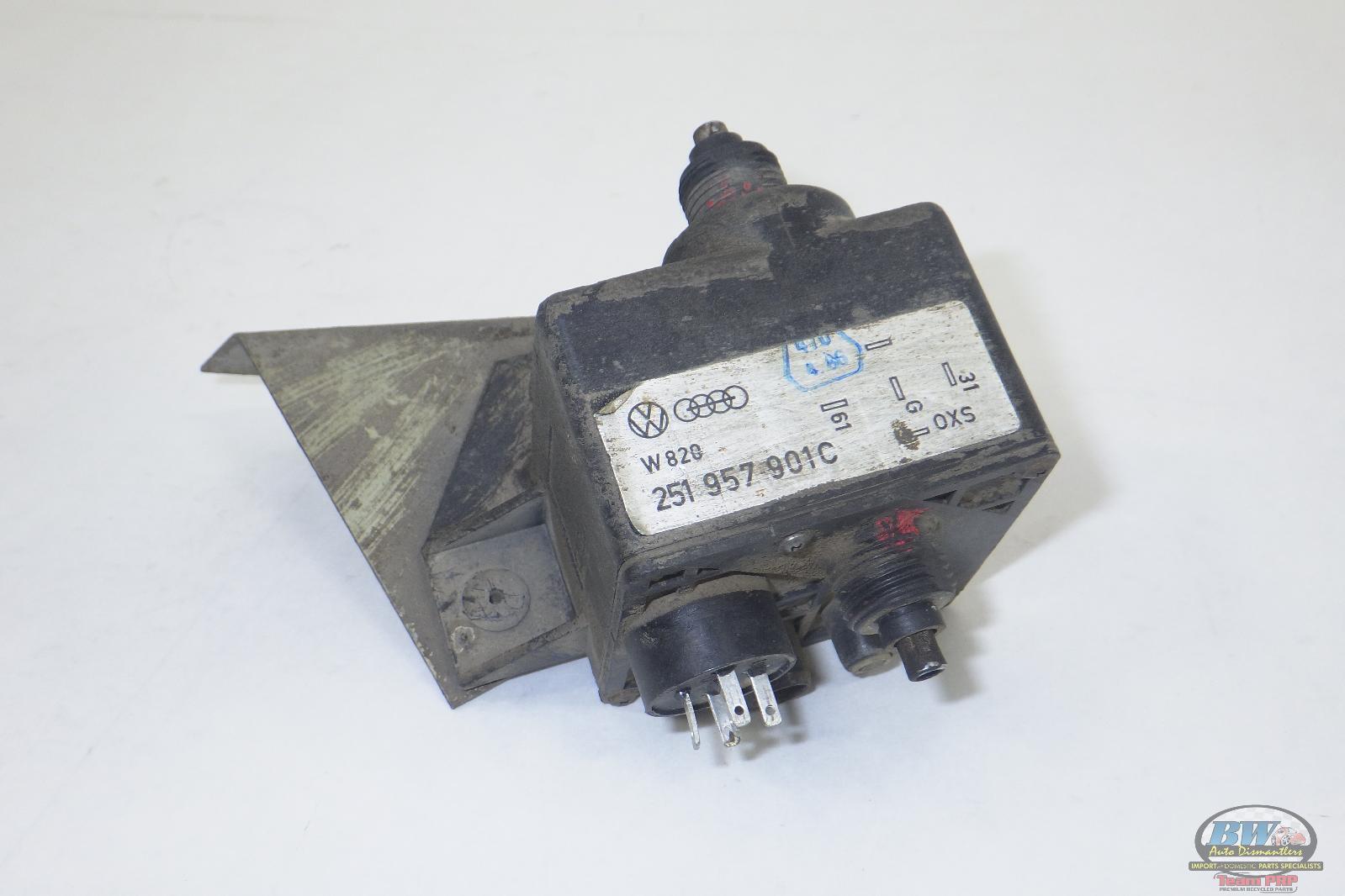 251-957-901C; VW VANAGON OEM Speedometer Counter Box 1980-92