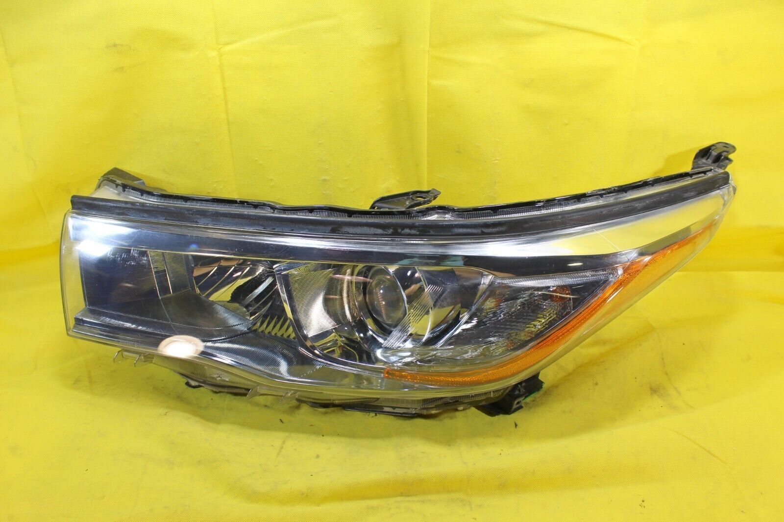 ⭐ 14 15 16 Left LH Driver Toyota OEM Highlander Headlight - 2 Tabs Damaged.