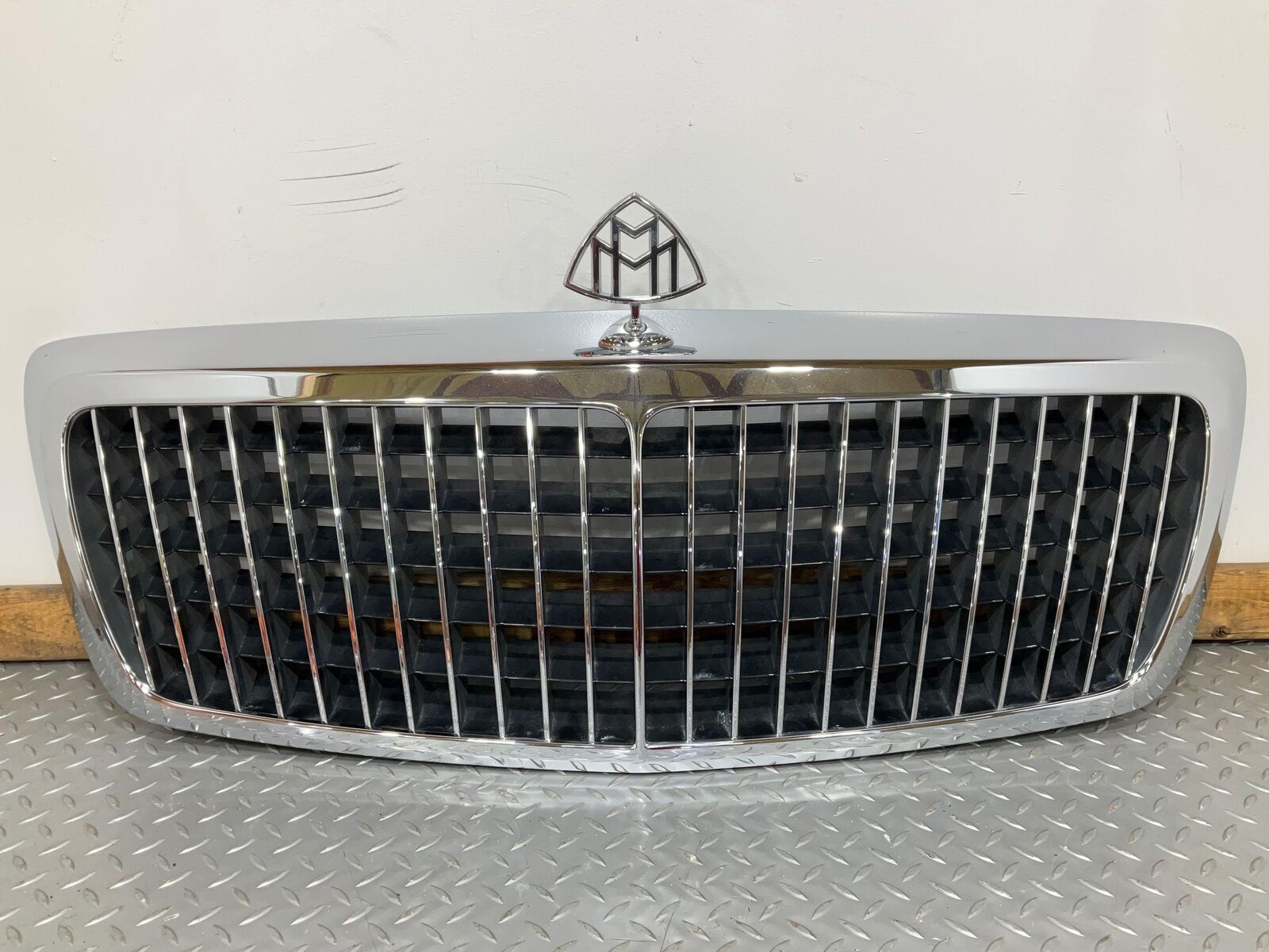 2008 Maybach 57 W240 OEM Front Hood Grille W/ Hood Ornament (See Notes)