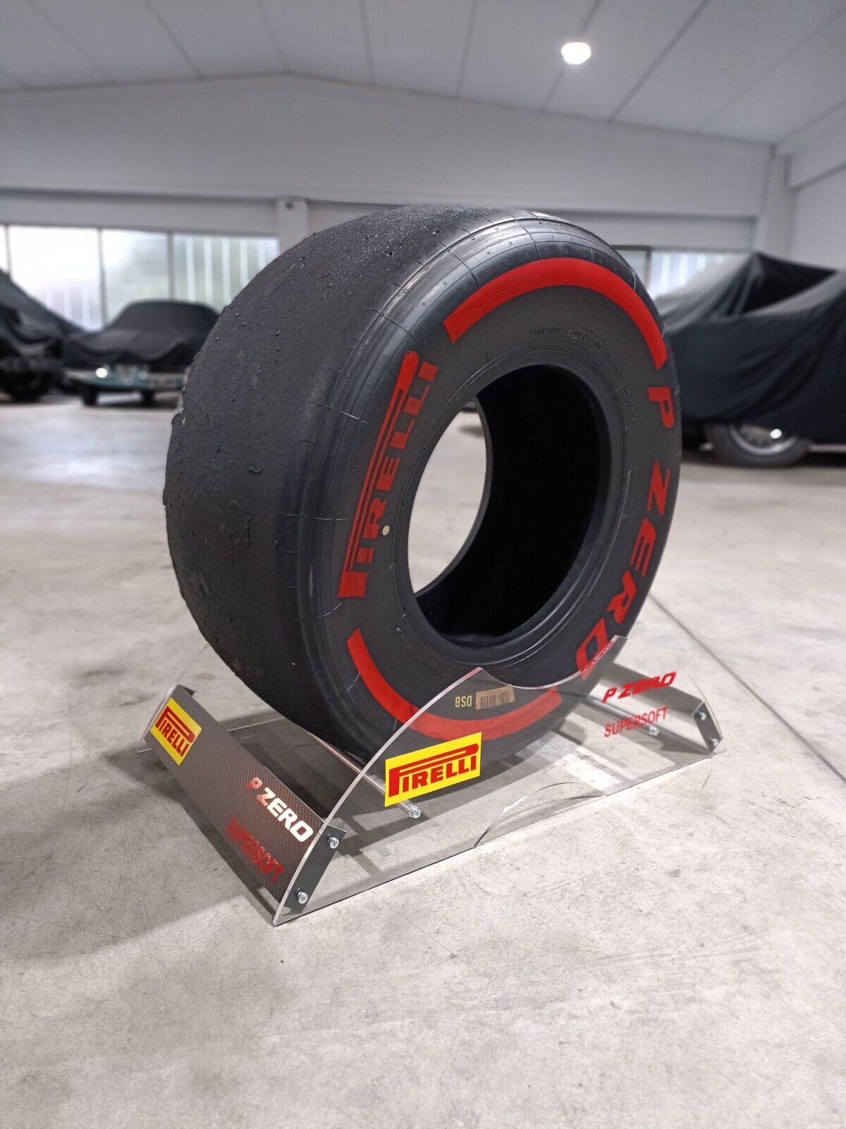 Wheel Tyre F1 Pirelli P-Zero Supersoft Formula One Slick + Display