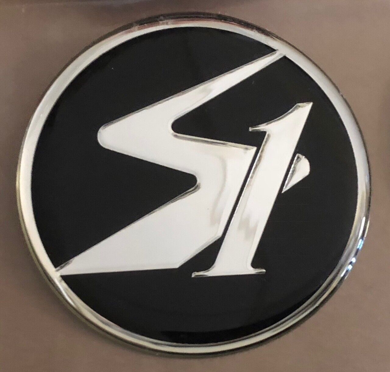 Superformance S1 Roadster dome emblem