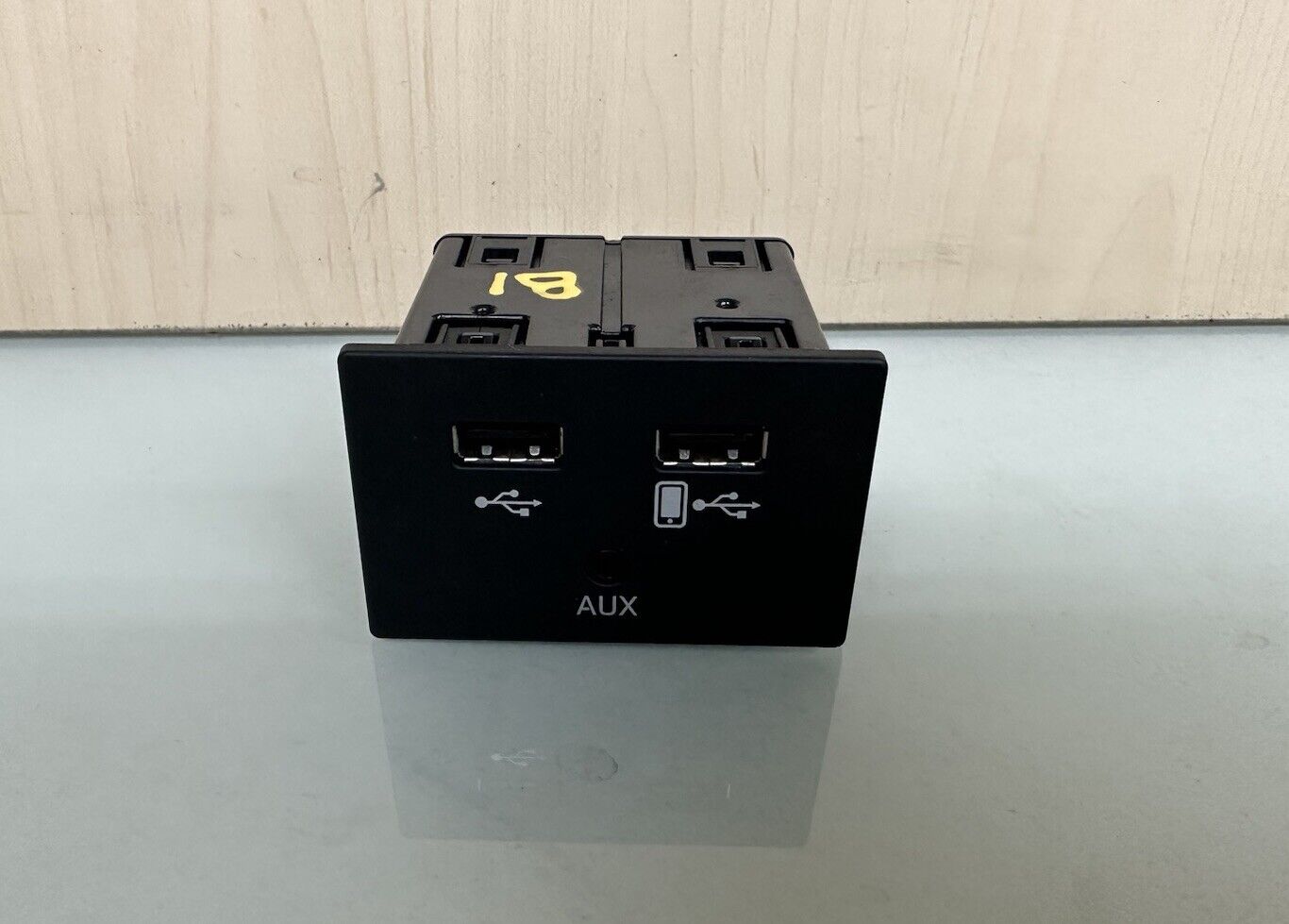 🔥2014-2018 AUDI A6 C7 EXTERNAL CHARGER USB AUX JACK CONNECTOR UNIT OEM