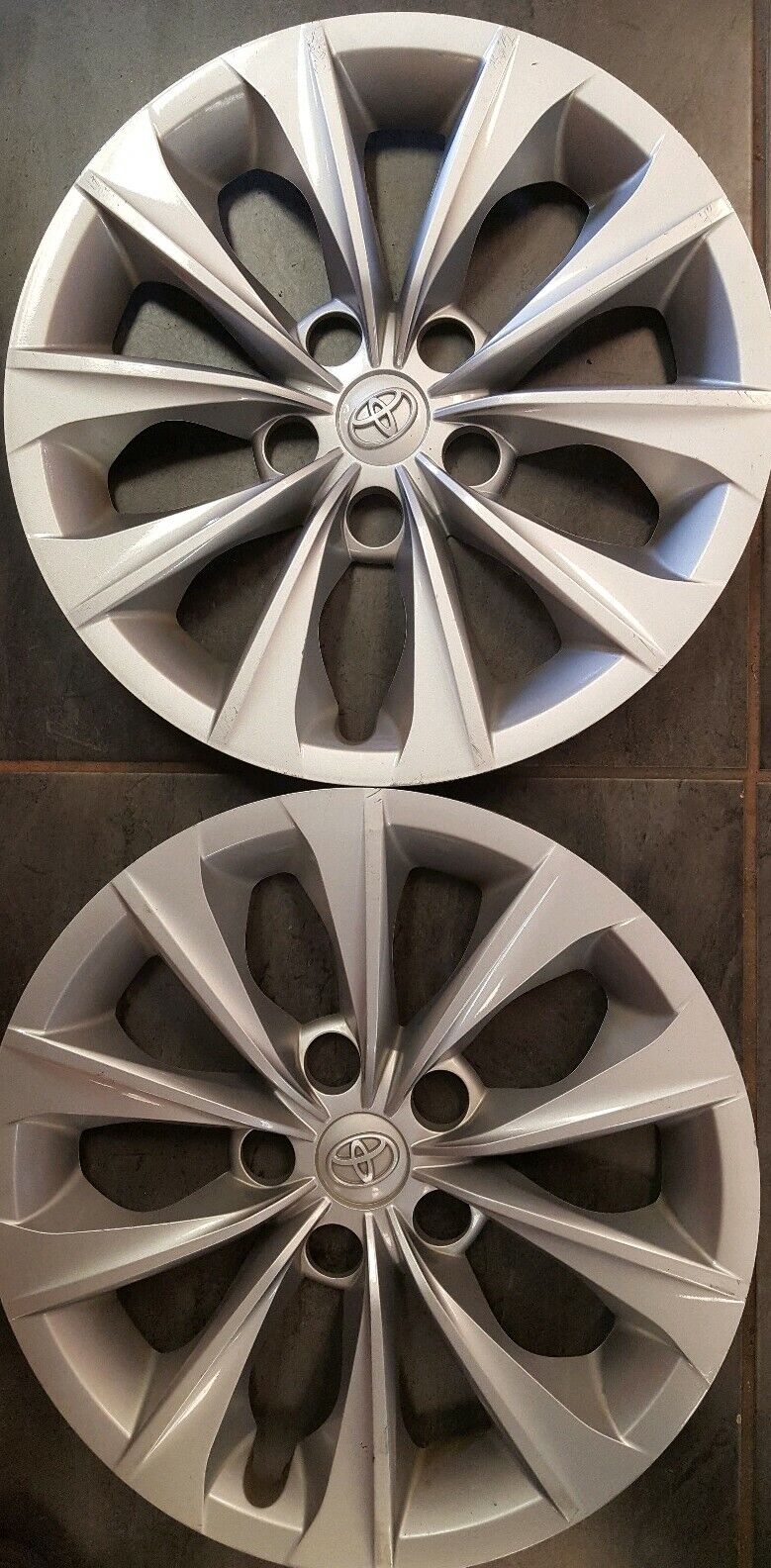 A SET OF (2) TOYOTA CAMRY 2015 2018 HUBCAPS WHEEL  RIM COVERS 16\