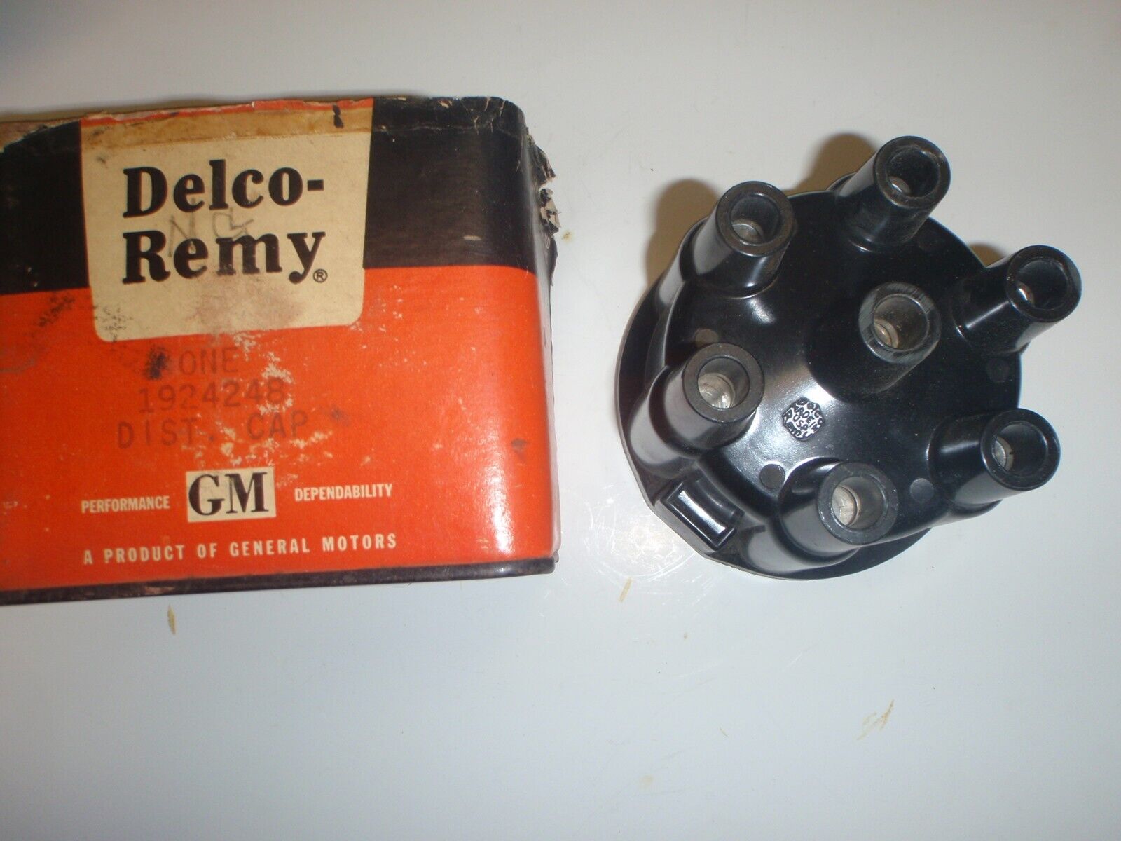 NOS DELCO REMY GM Ignition Distributor Cap 1953-1962 Chevrolet 6-cyl CHEVY