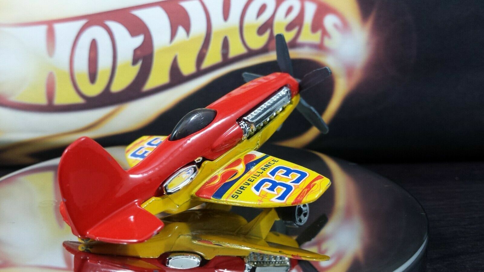 Hot Wheels Mad Propz Red Surveilance 33 Airplane Pilot 134/247 Toy Plane 2012