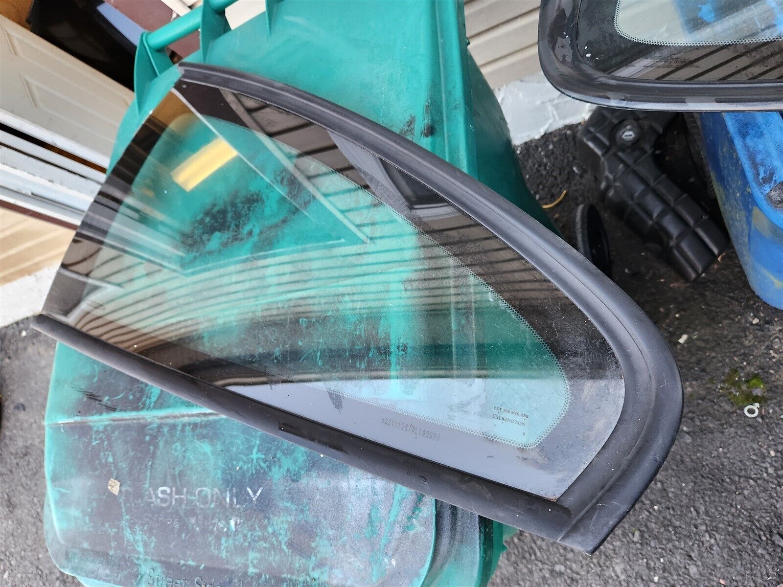 04-06 Pontiac GTO Side Quarter Glass Window REAR DRIVER SIDE LEFT Used NICE