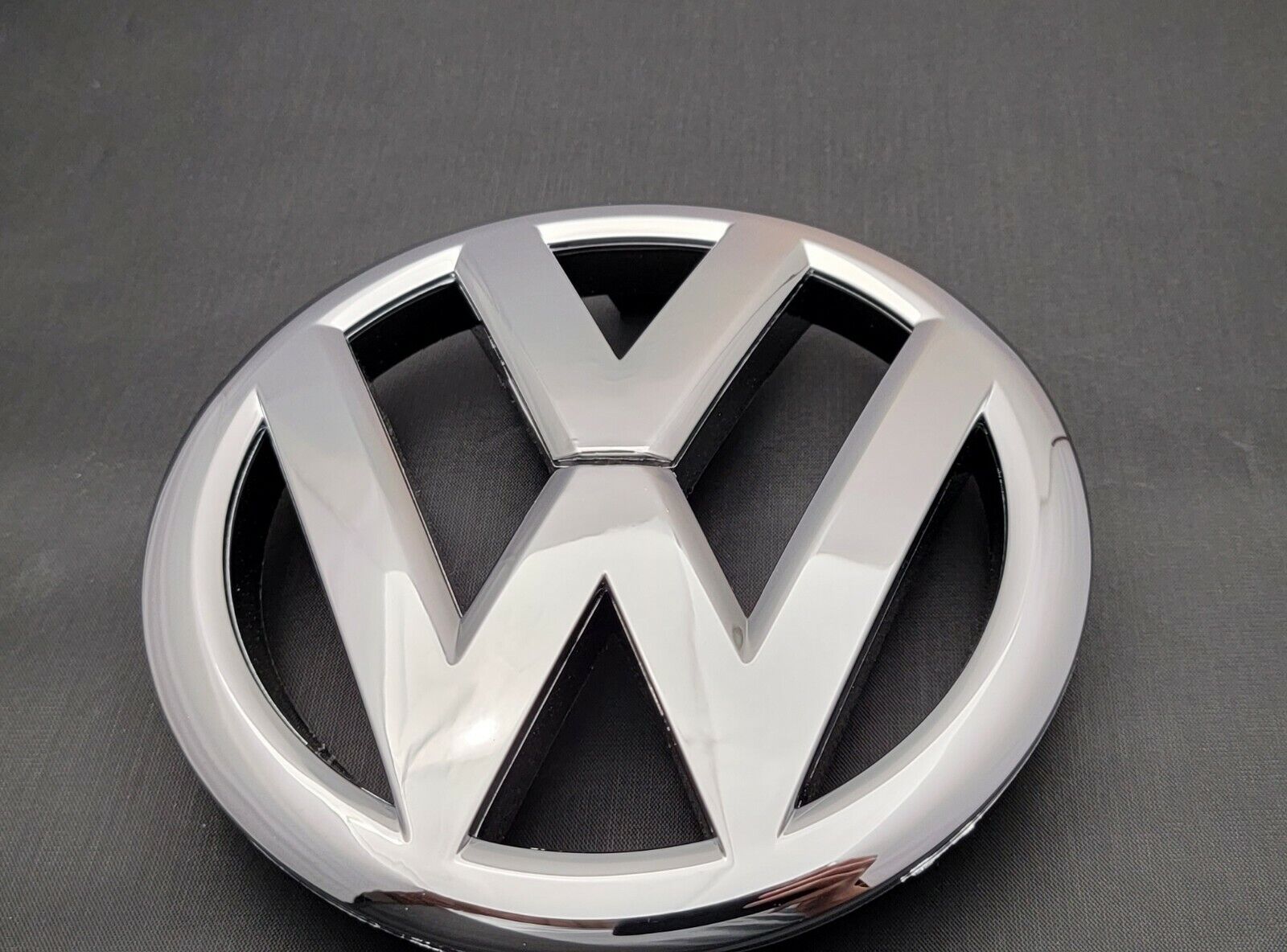 Volkswagen VW Golf Mk6 GTI TSI TDI R20 Front Grille Emblem Chrome 2010-2014