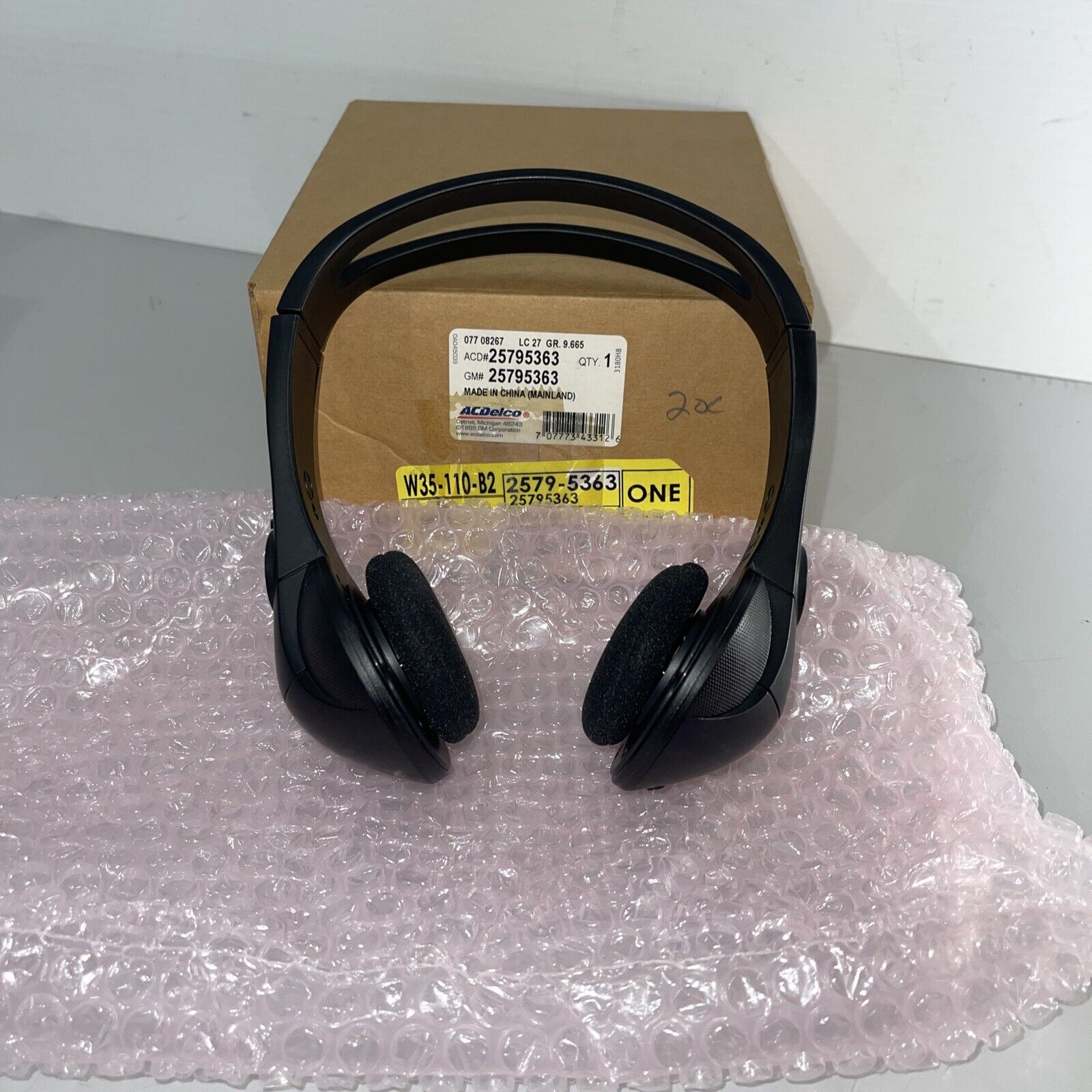 NOS GM Wireless Headphones 2007-08 Equinox 2004-07  Malibu 2008-09 Aura 25795363