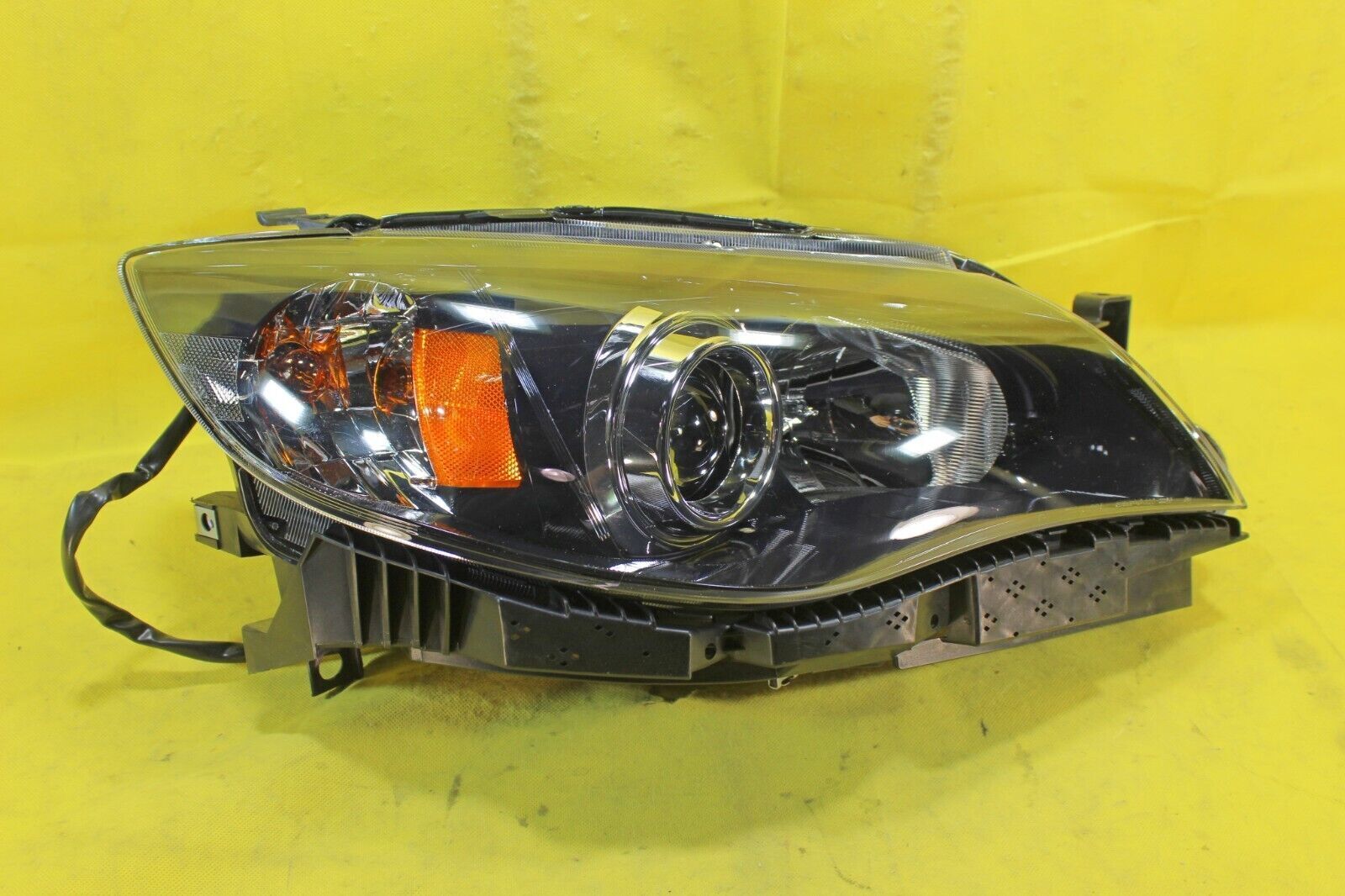 *USED* 2008 - 2011 Subaru Impreza WRX Front Right (Passenger Side) Head Light