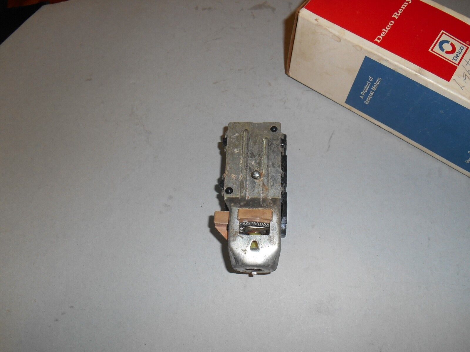 GENUINE GM/DELCO REMY HEADLIGHT SWITCH  # D1555 # 1995110  1961-66  OLDS  & CHEV