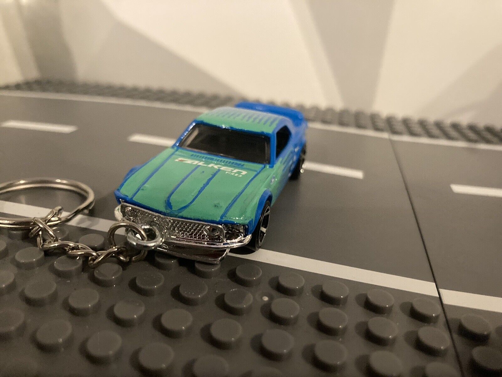Ford Mustang ‘69 Boss 302 Keychain Matchbox Hot Wheels  + Free Gift Box