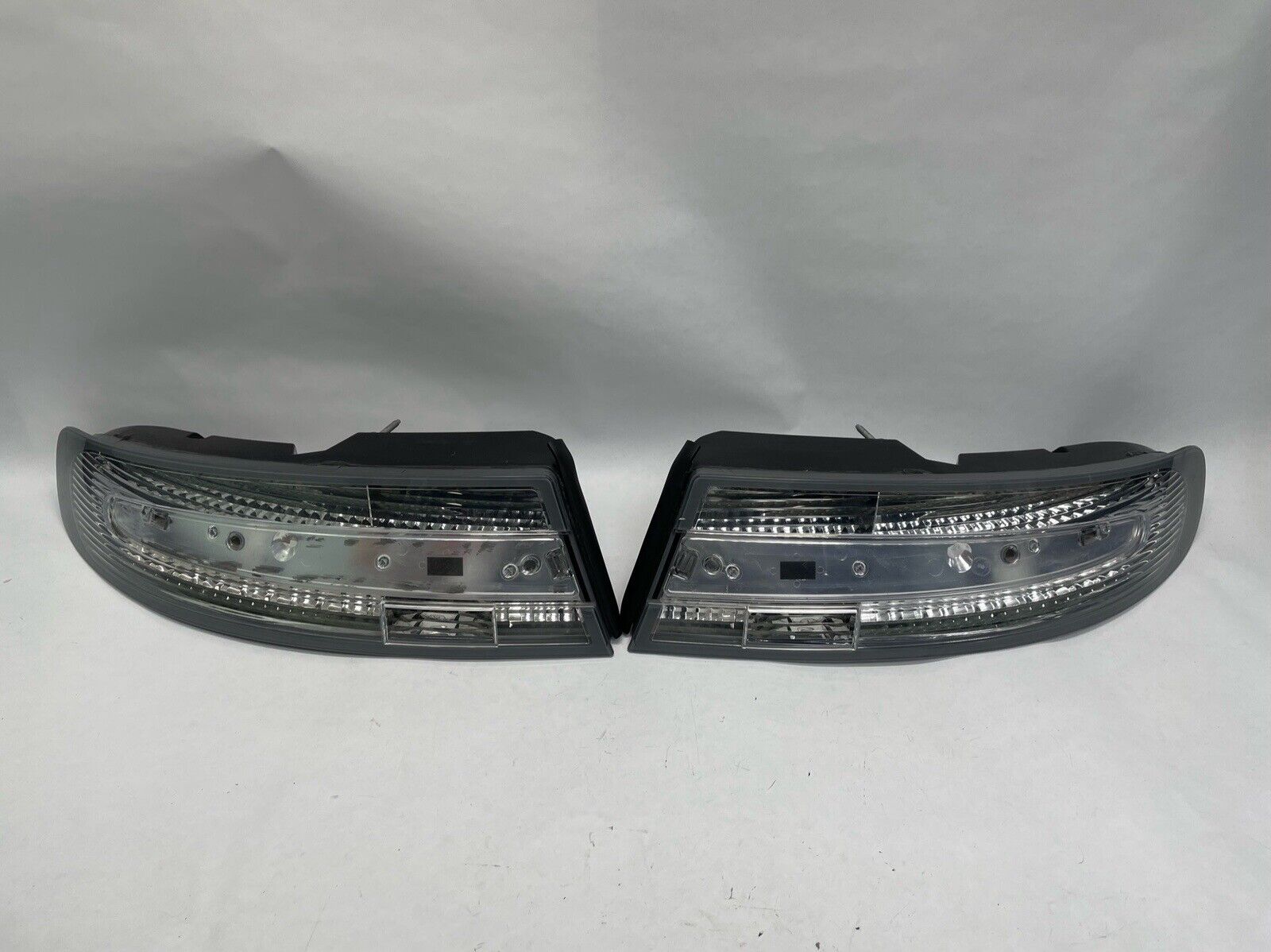 ASTON MARTIN VANTAGE DB9 VIRAGE RAPIDE TAIL LIGHT LAMP PAIR V8 CLEAR w/ BLACK