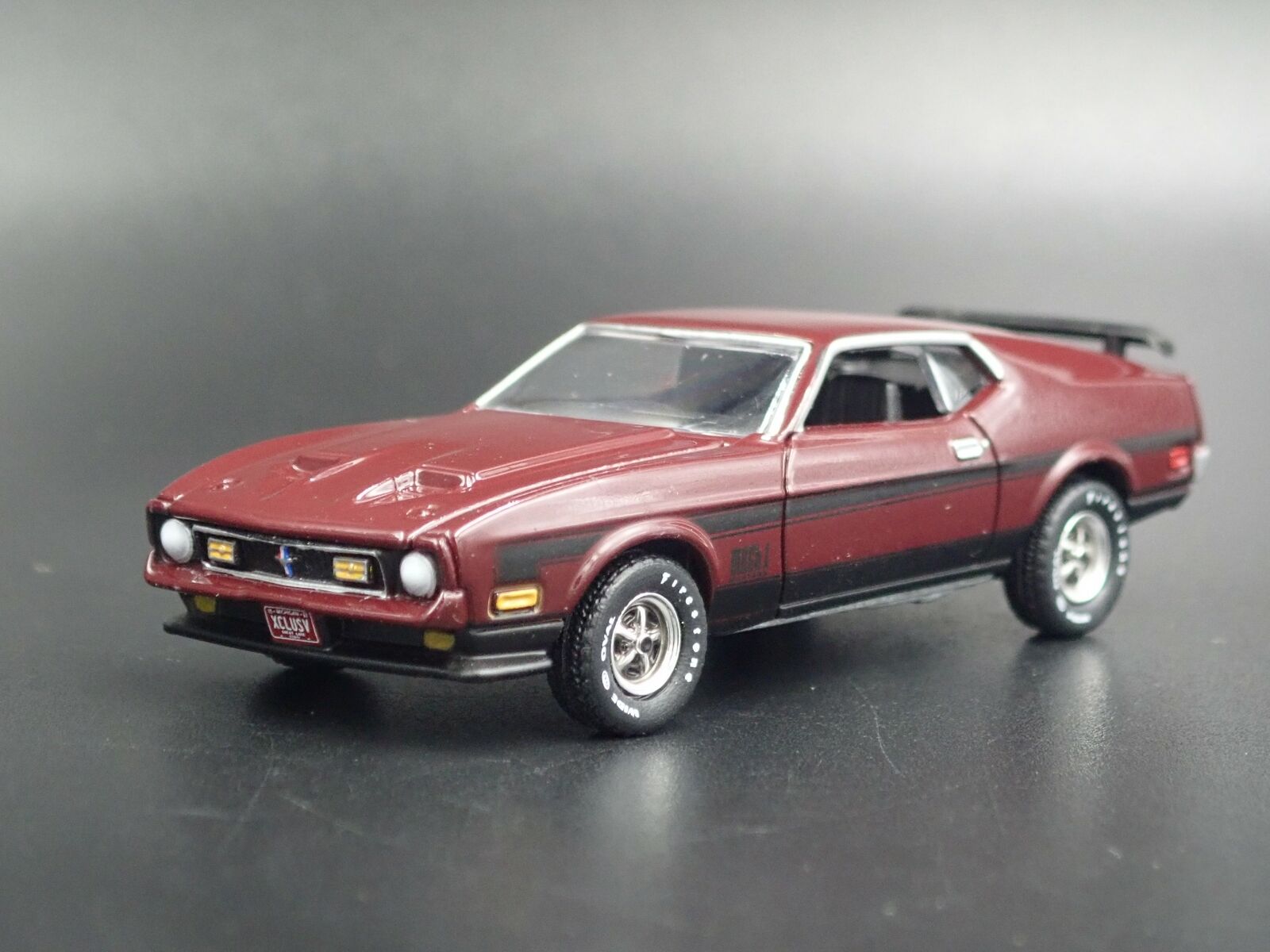 1972 72 FORD MUSTANG MACH 1 FASTBACK 1/64 SCALE COLLECTIBLE DIECAST MODEL CAR