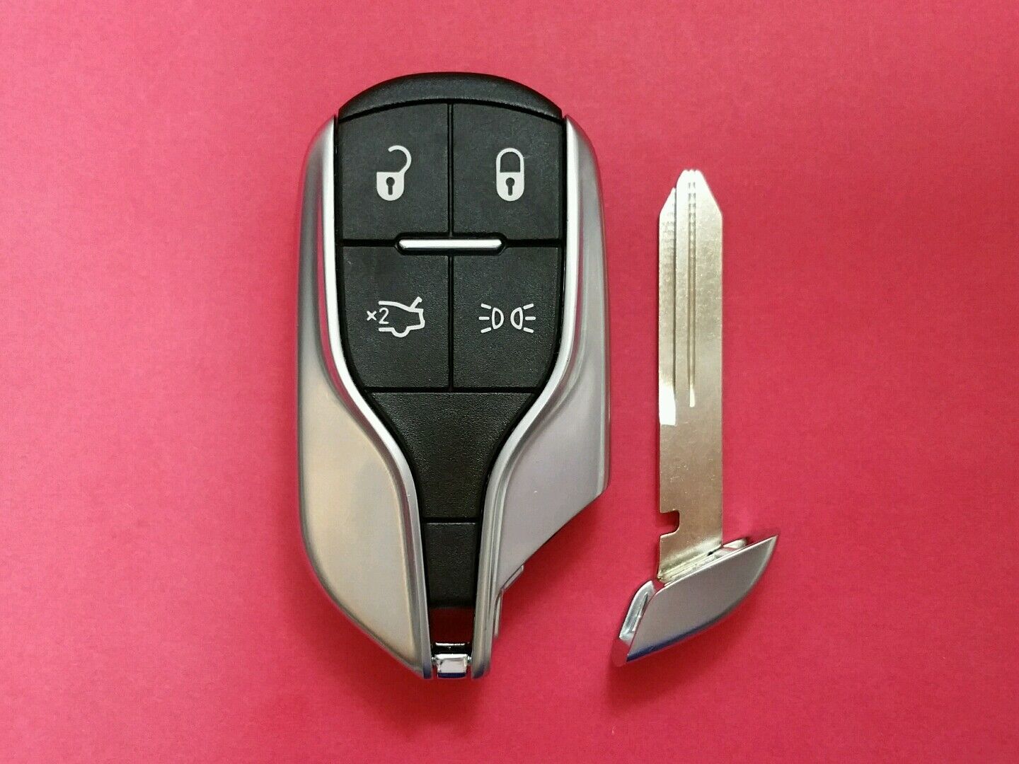 New OEM Maserati Ghibli Quattroporte Smart Key Light Button M3N-7393490 (315MHz)