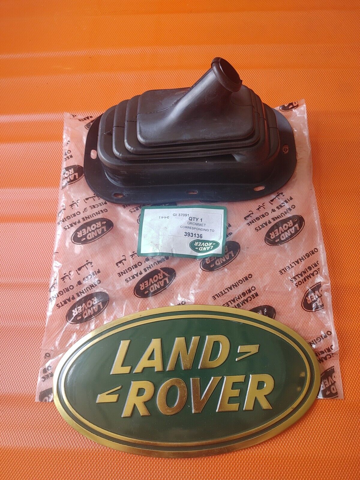 Land Rover NOS Early Range Rover Classic RRC GAITER HANDBRAKE 4SP Genuine 393136