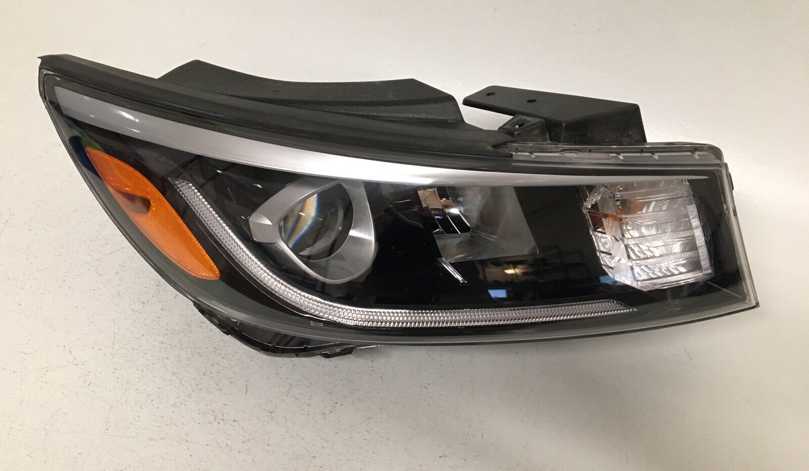 2015-2018 Kia Sedona Passenger Right Side Halogen w/o LED Headlight OEM 1837